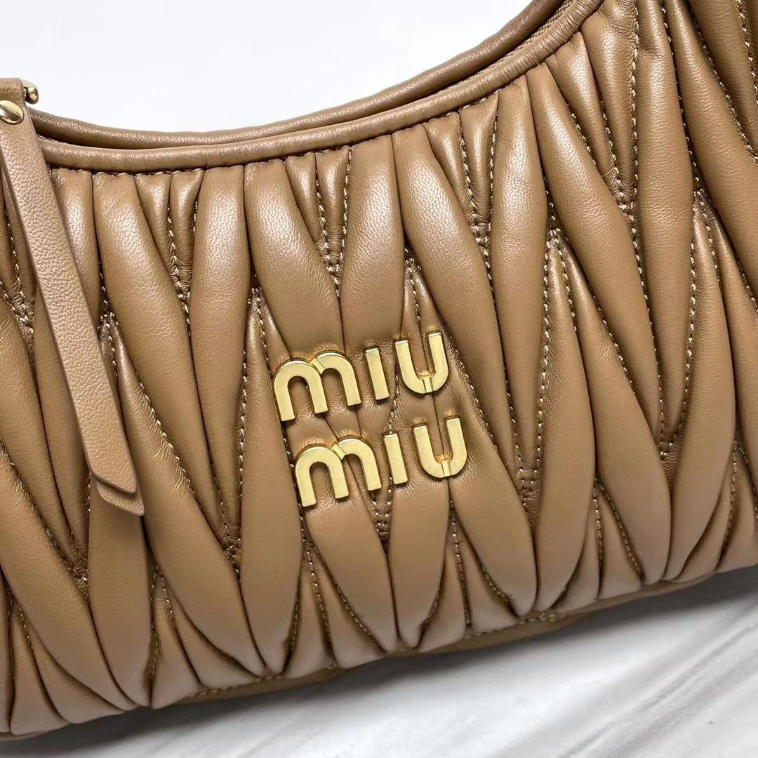 miu wander hobo medium 23cm brown metalasse lambskin