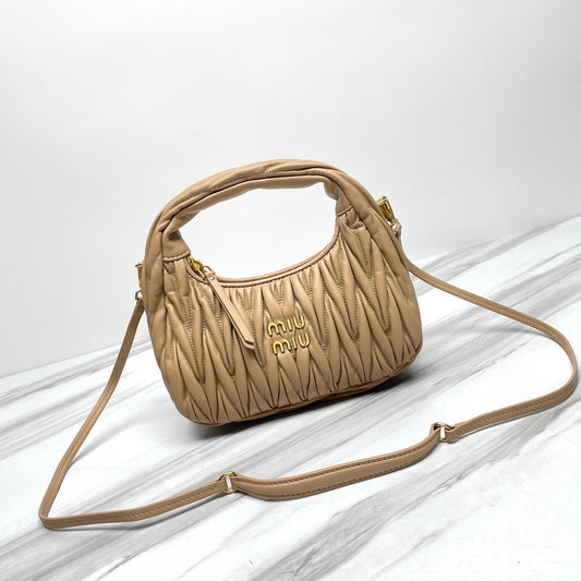 miuwander hobo 23 beige matelasse leather