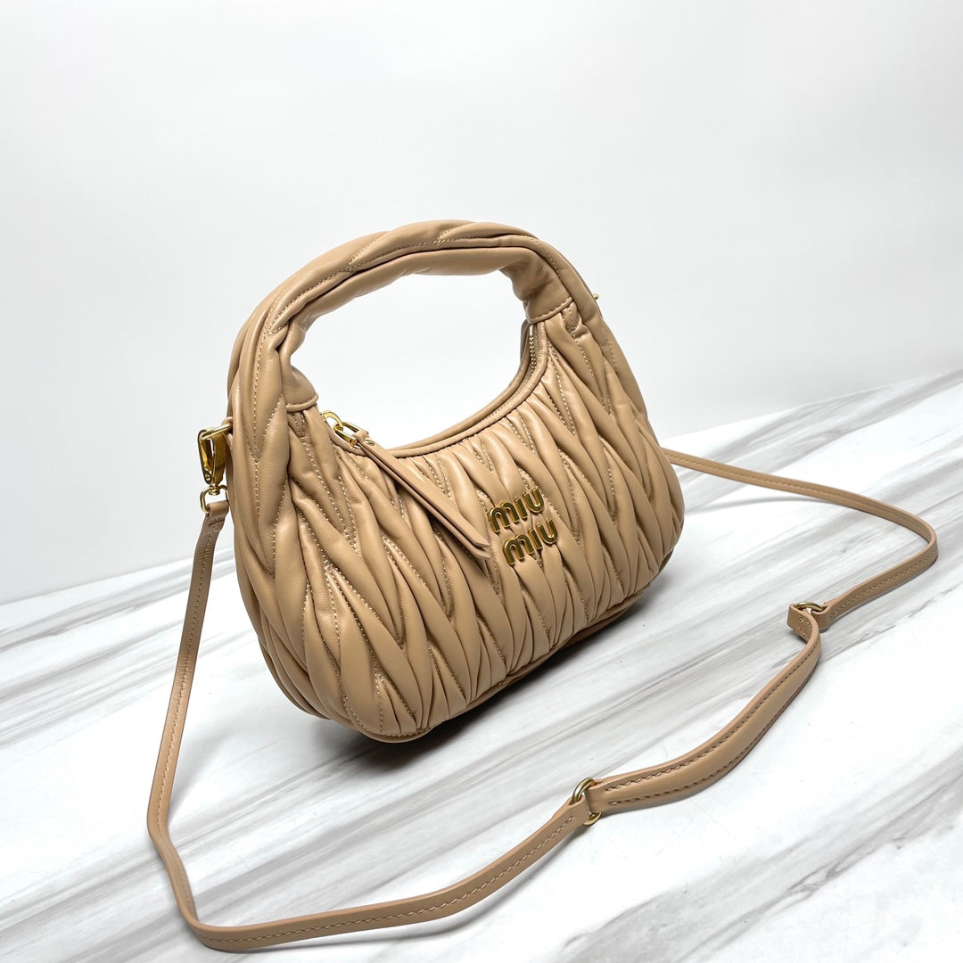 miuwander hobo 23 beige matelasse leather