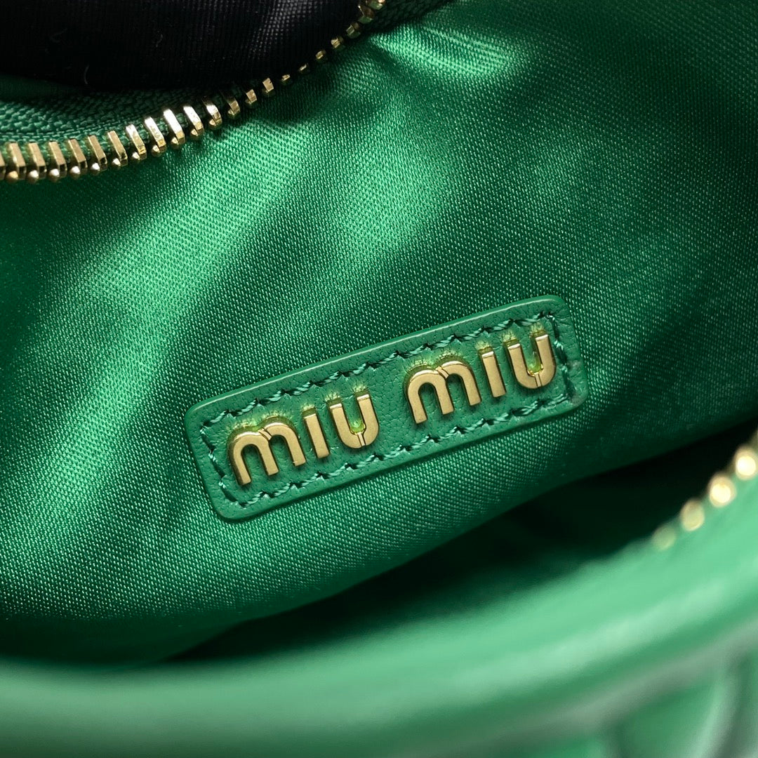 miuwander hobo 23 green matelasse leather