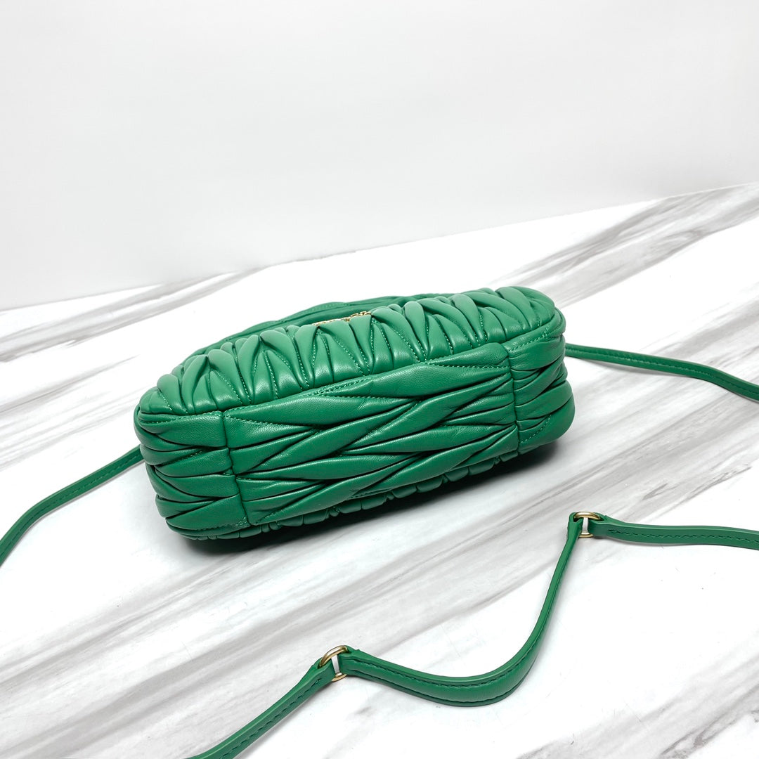 miuwander hobo 23 green matelasse leather