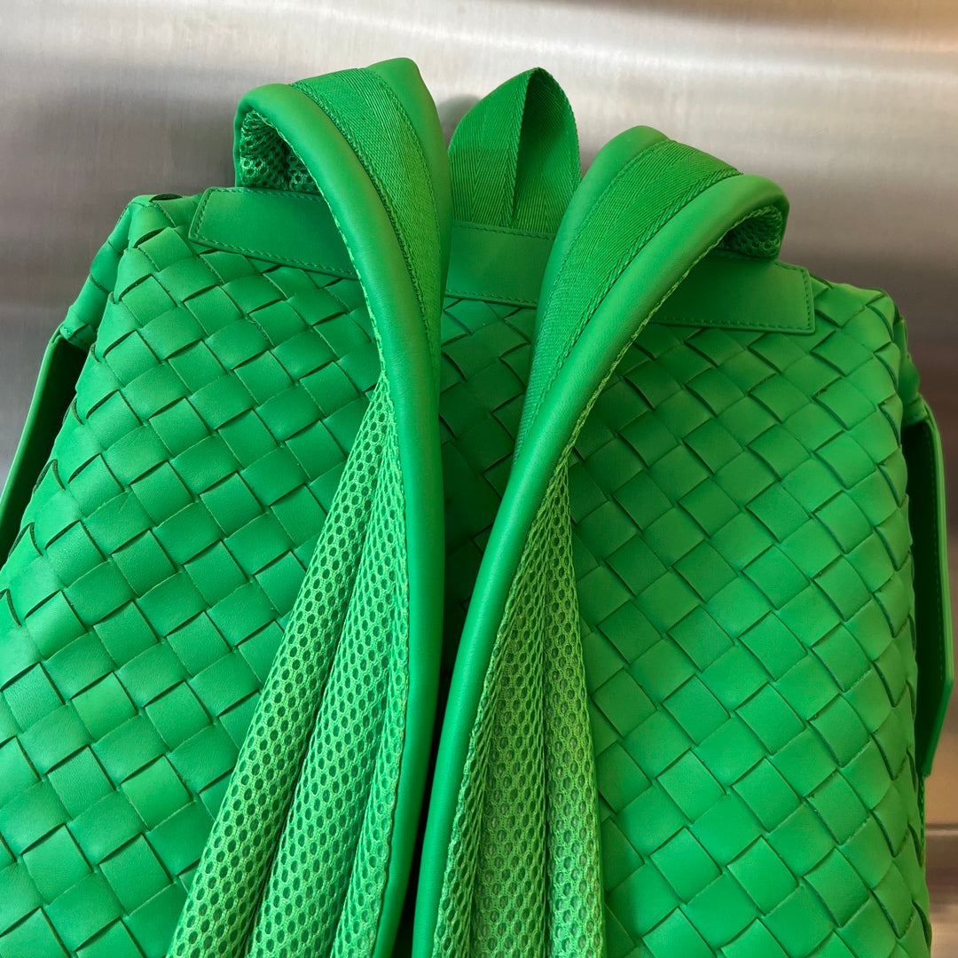 BACKPACK 42 IN PARAKEET GREEN CALFSKIN