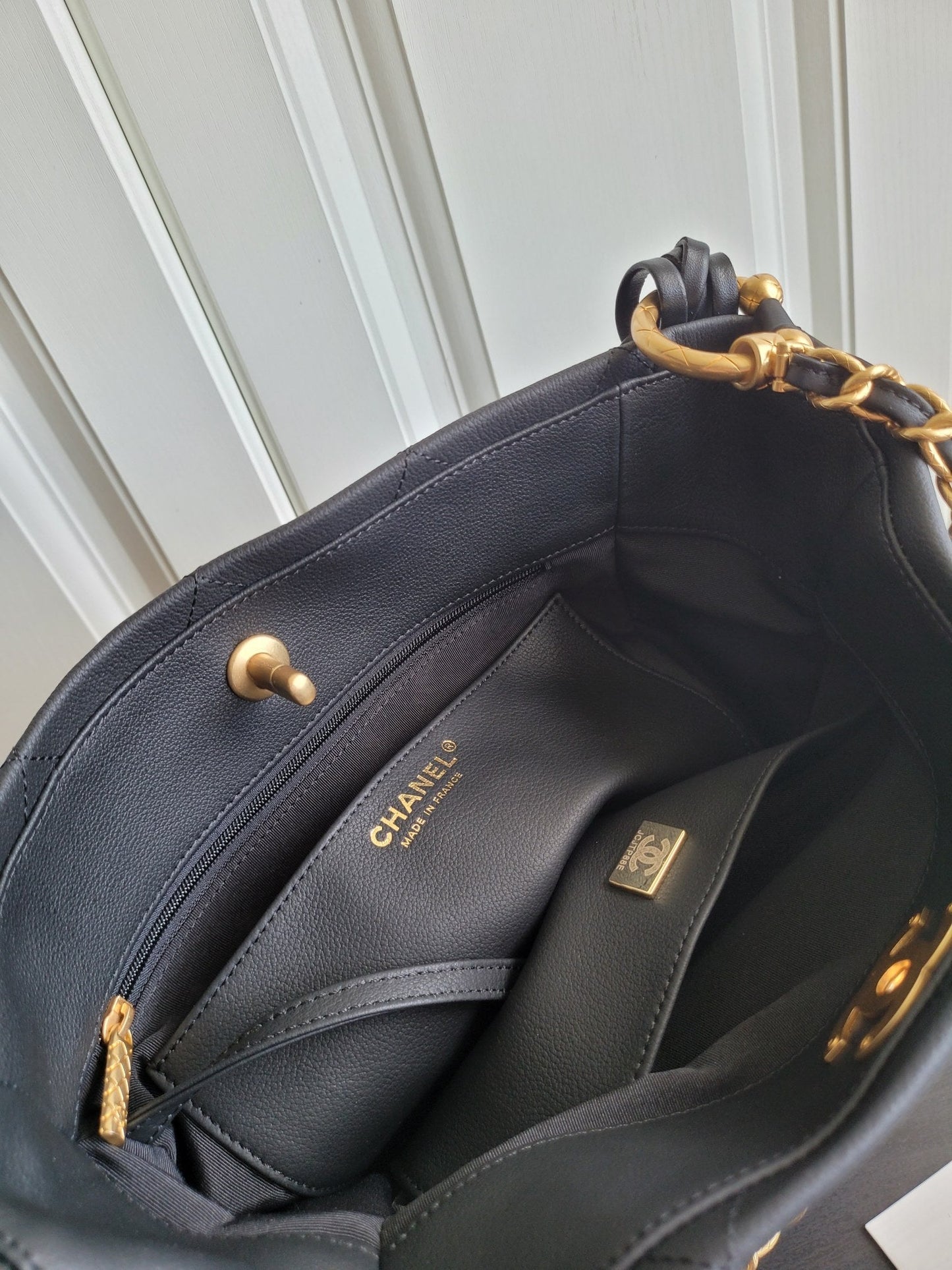 cc 23s hobo bag 26cm black calfskin gold hardware