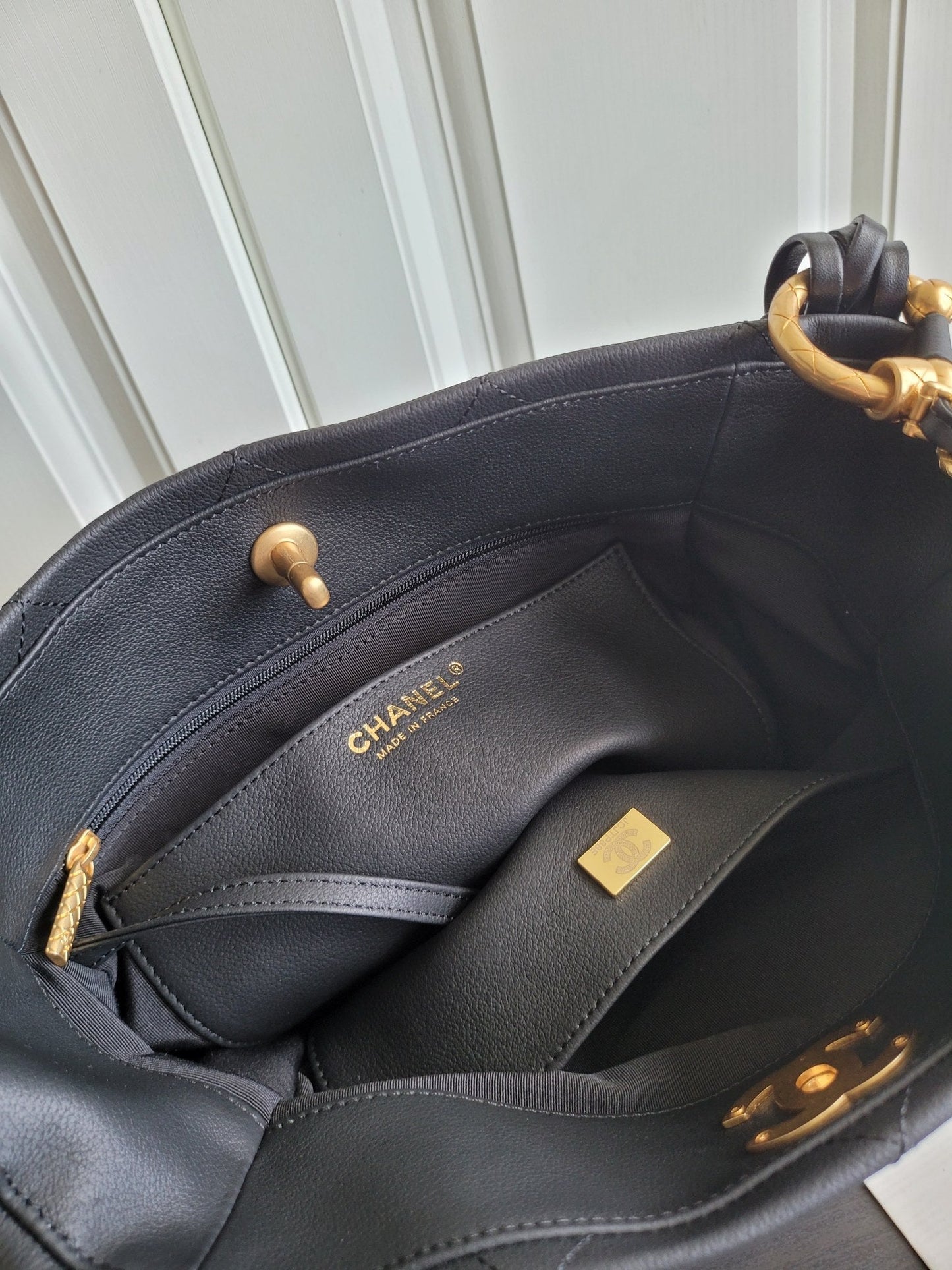 cc 23s hobo bag 26cm black calfskin gold hardware