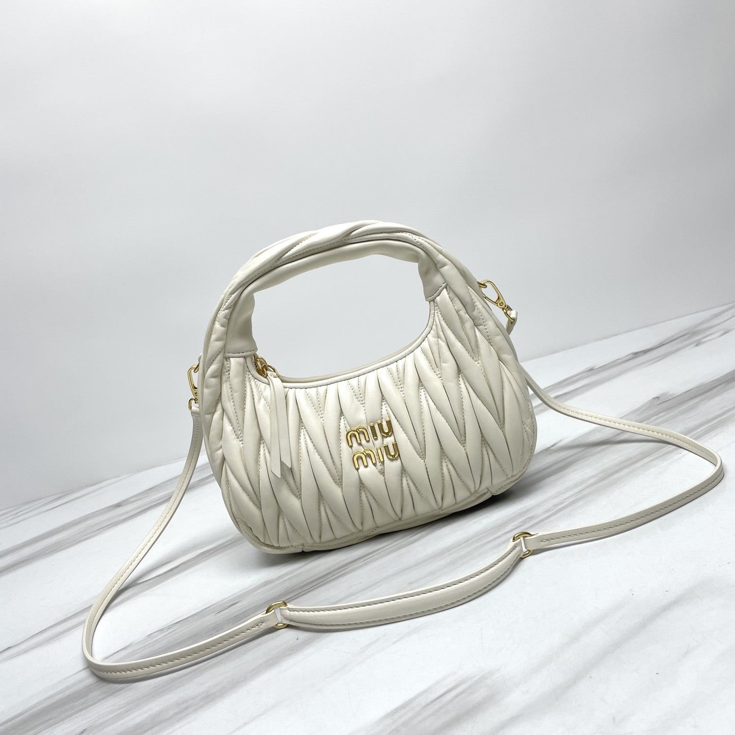 miuwander hobo 23 white matelasse leather