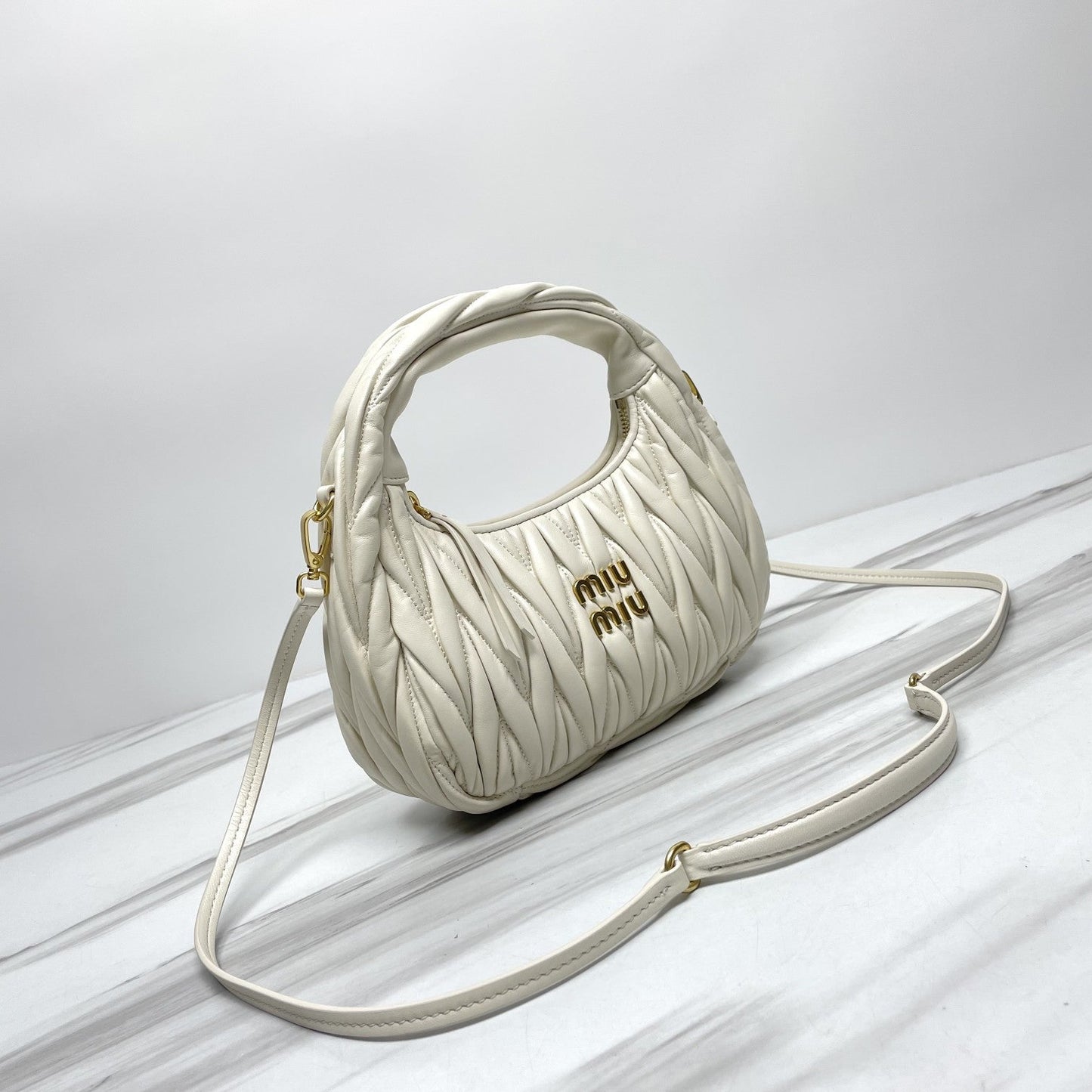 miuwander hobo 23 white matelasse leather