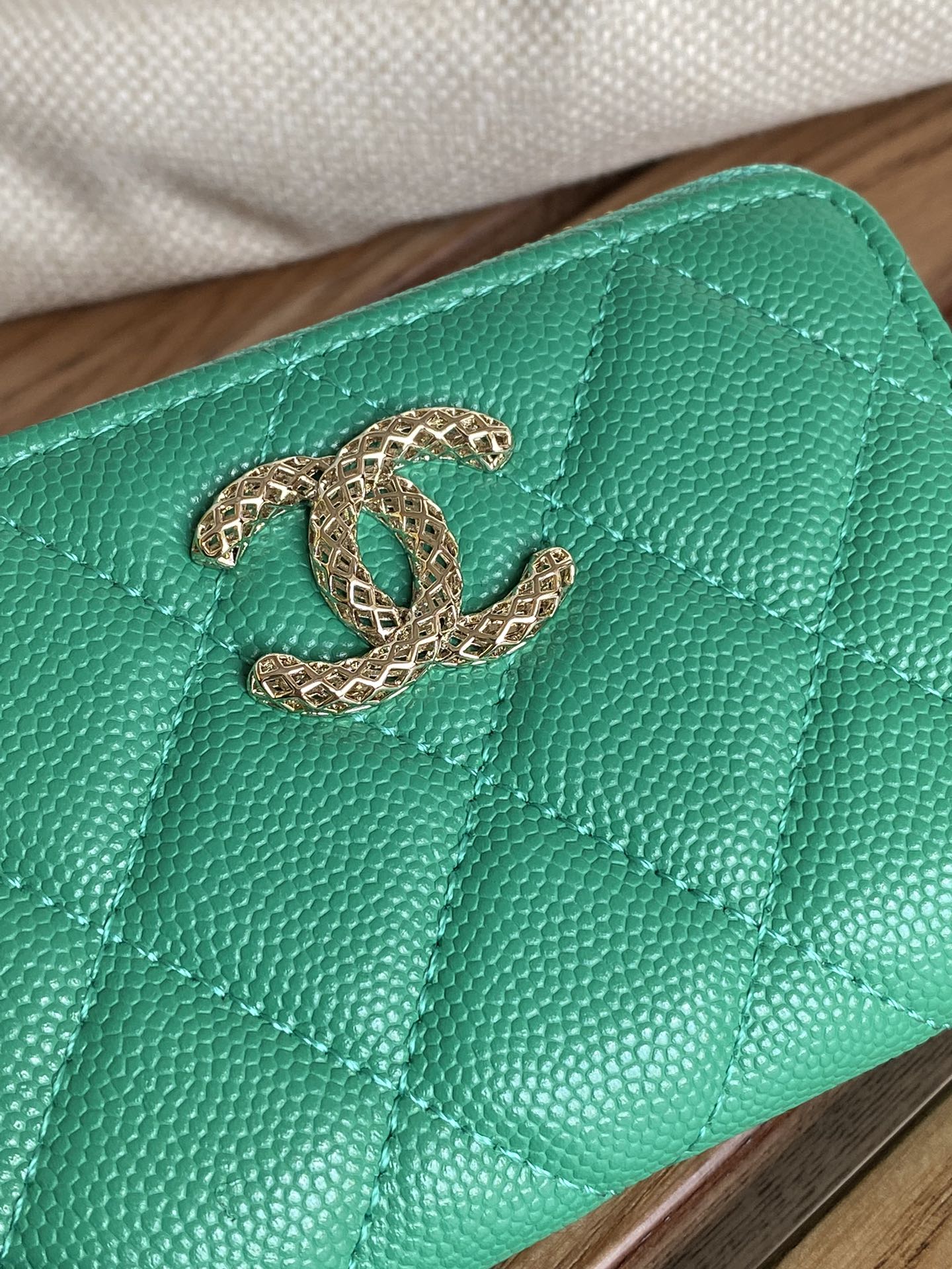 cc zipped wallet 11cm green caviar gold hardware