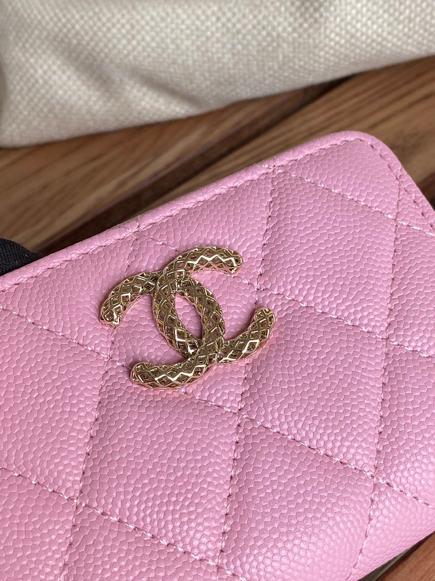 cc zipped wallet 11cm pink caviar gold hardware