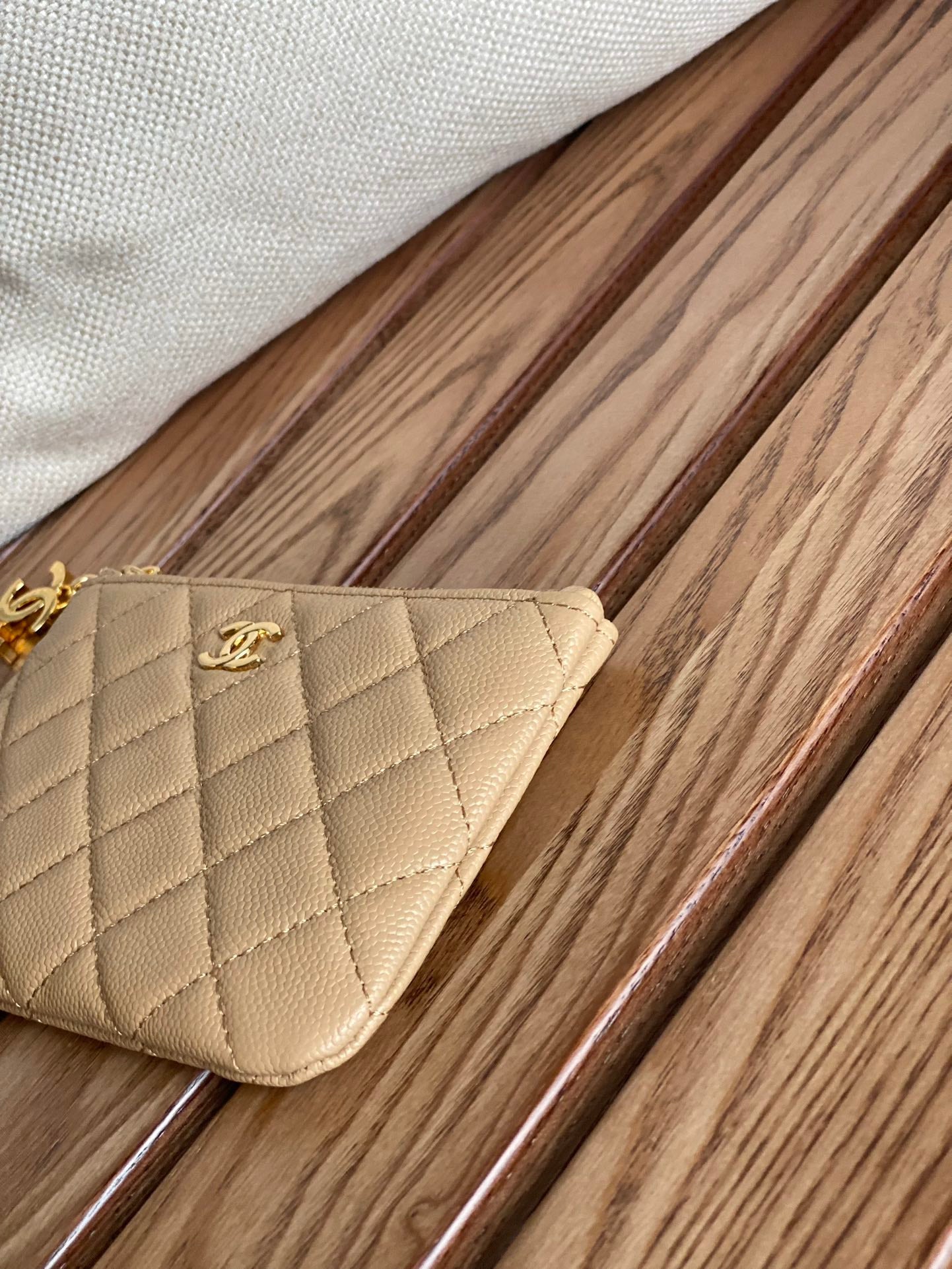 cc zipped wallet 14cm beige caviar gold hardware