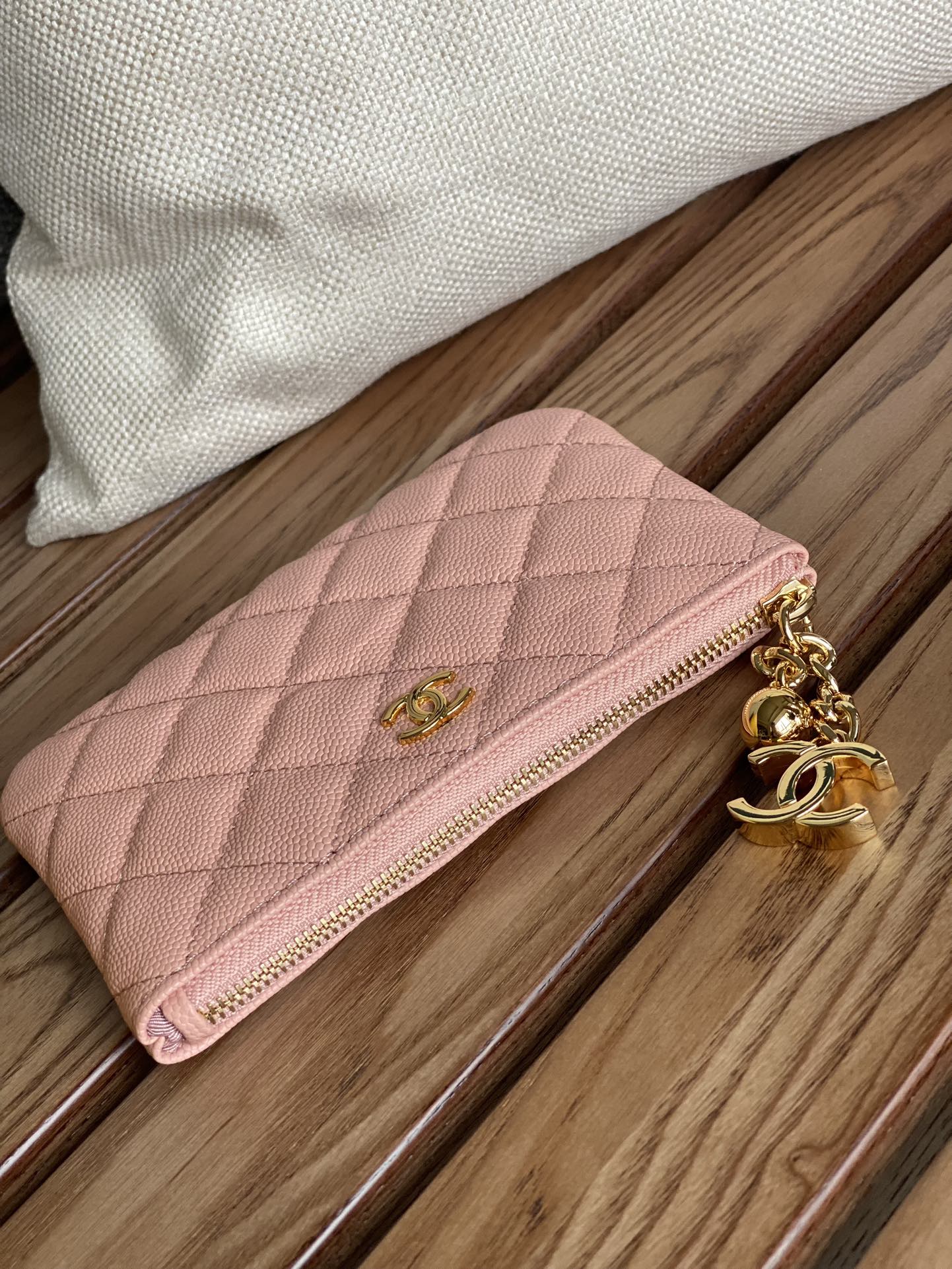 cc zipped wallet 14cm light pink caviar gold hardware