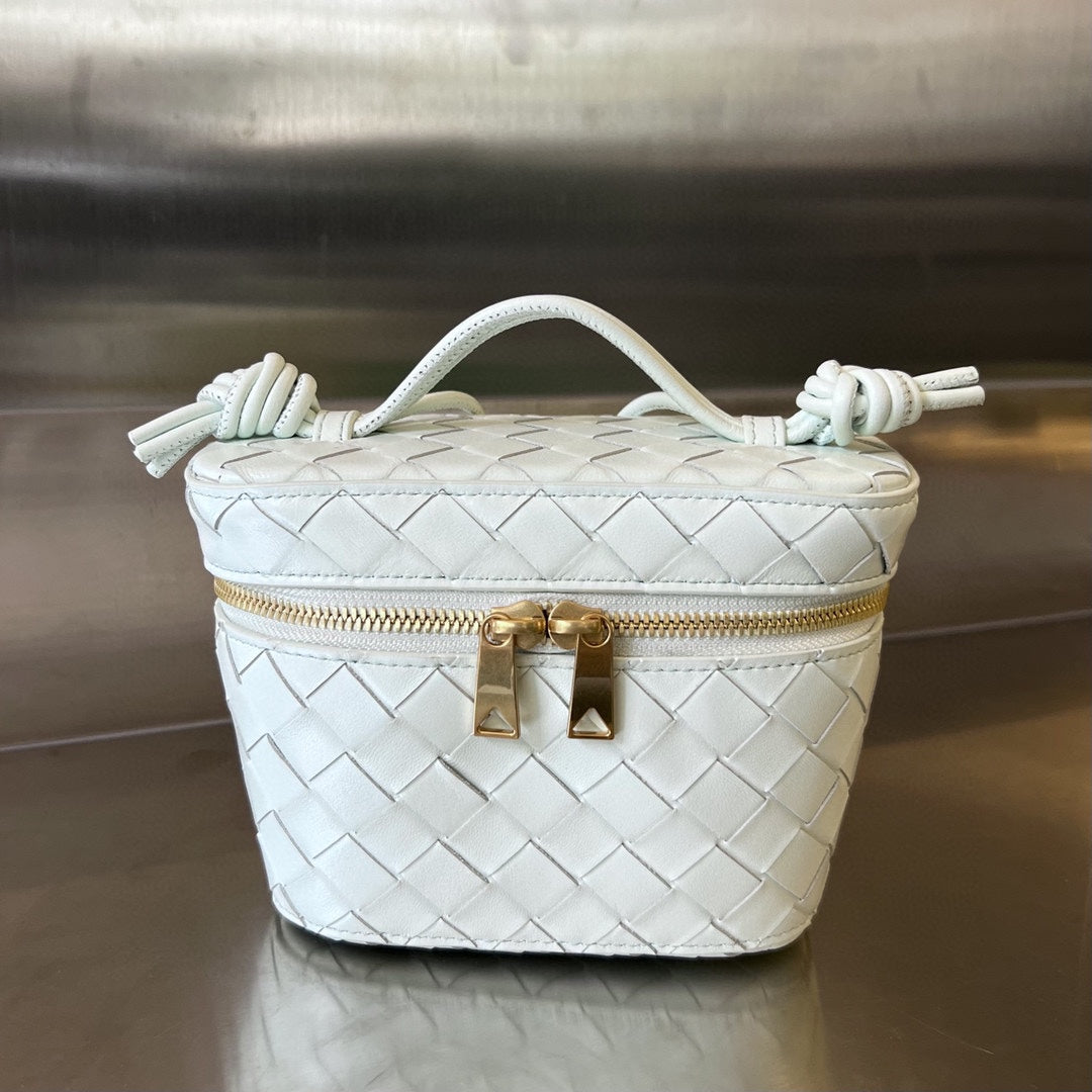 MINI VANITY CASE 18 IN WHITE LAMBSKIN