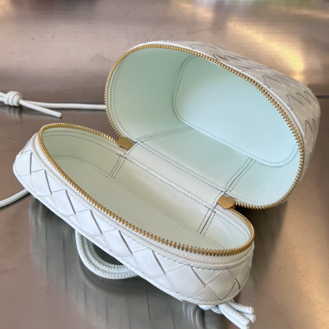 MINI VANITY CASE 18 IN WHITE LAMBSKIN