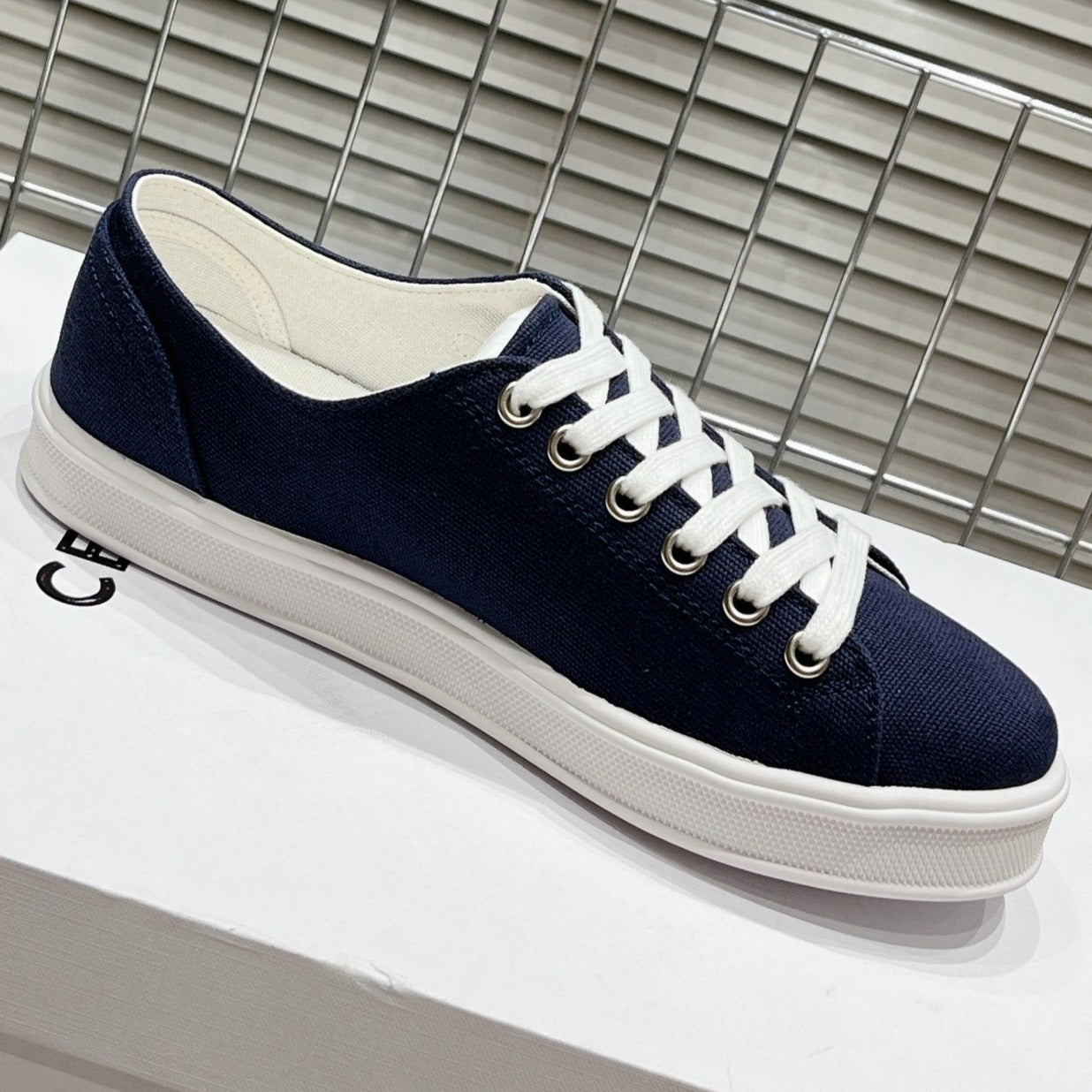 JANE SNEAKERS LOW LACE-UP WITH TRIOMPHE PATCH IN CANVAS AND CALFSKIN NAVY/WHITE LOGO