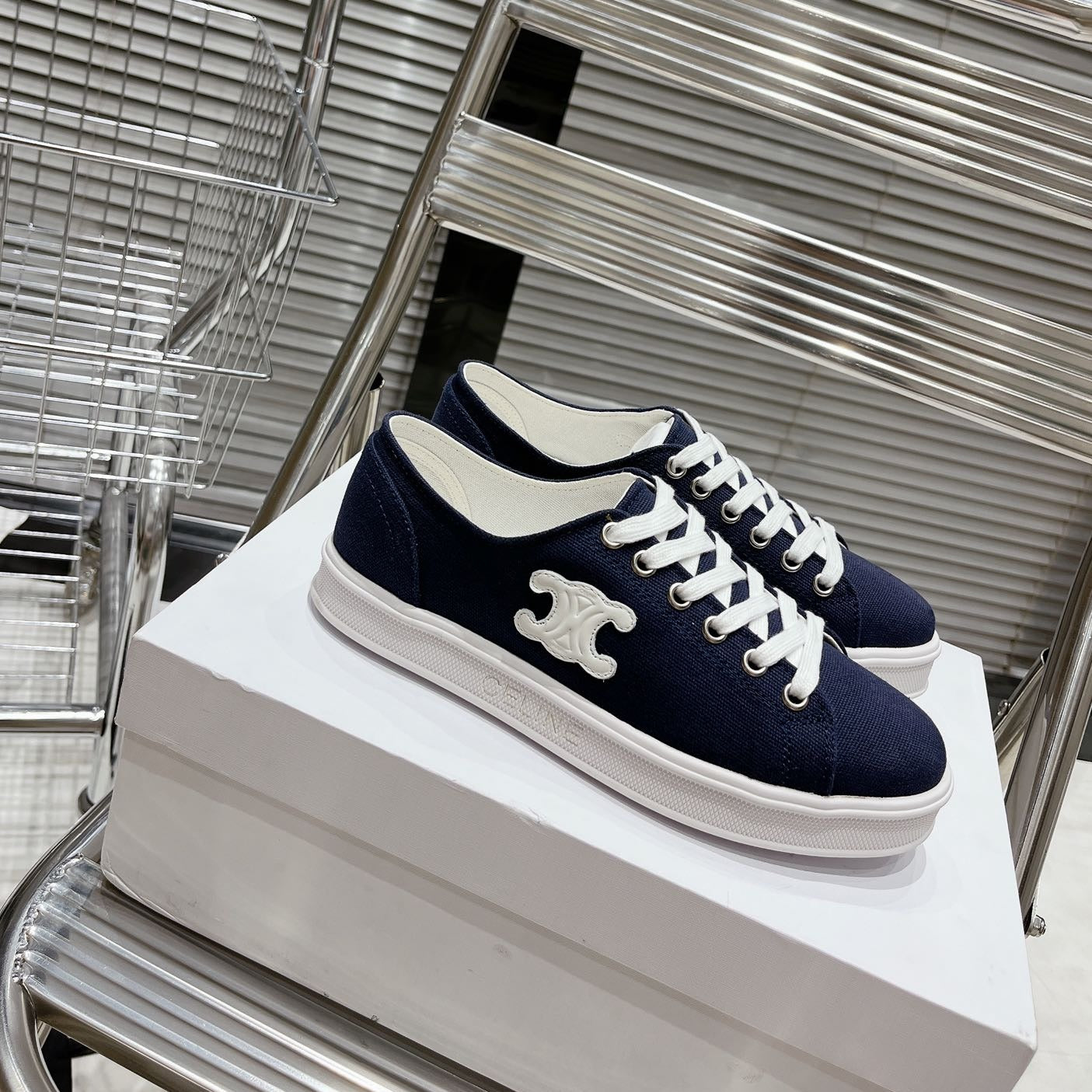 JANE SNEAKERS LOW LACE-UP WITH TRIOMPHE PATCH IN CANVAS AND CALFSKIN NAVY/WHITE LOGO