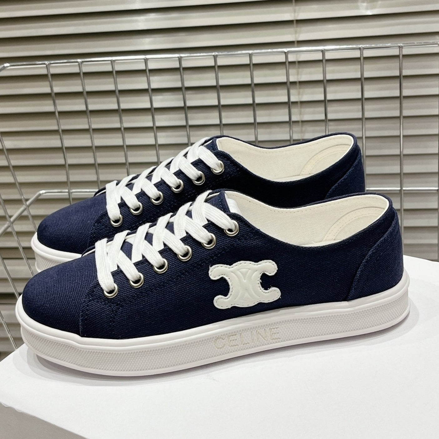 JANE SNEAKERS LOW LACE-UP WITH TRIOMPHE PATCH IN CANVAS AND CALFSKIN NAVY/WHITE LOGO