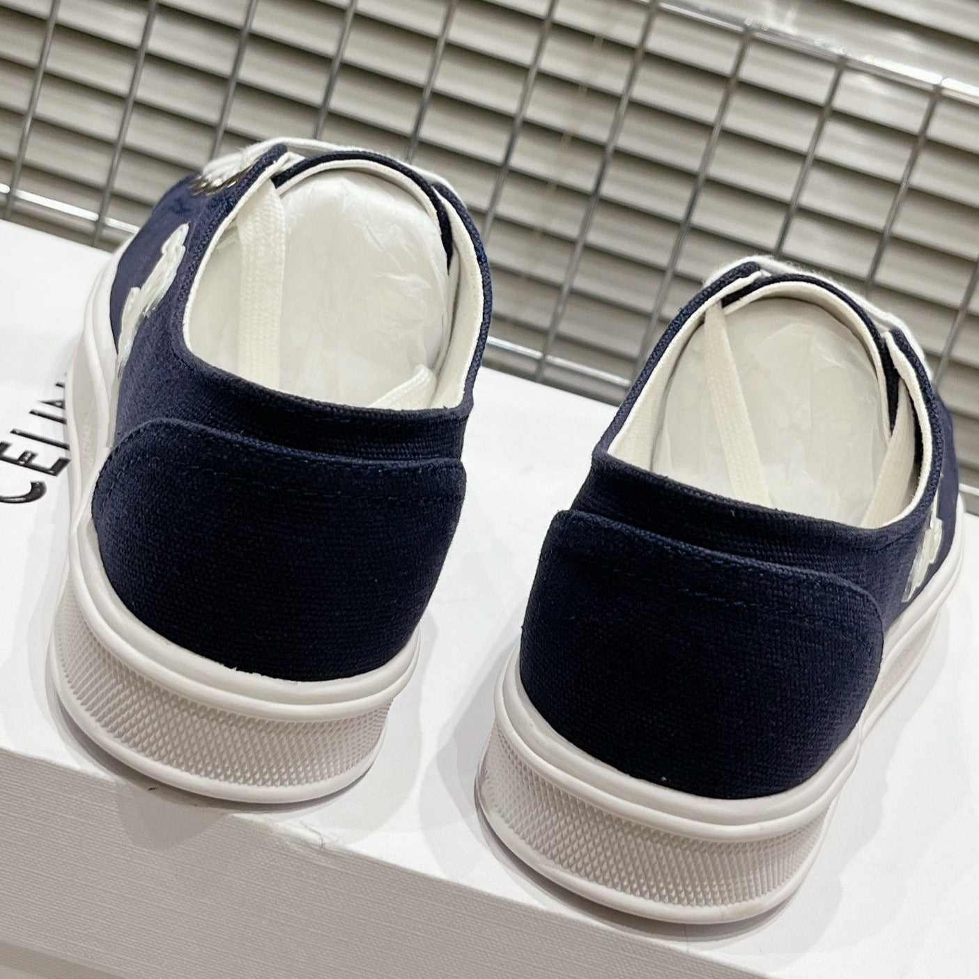 JANE SNEAKERS LOW LACE-UP WITH TRIOMPHE PATCH IN CANVAS AND CALFSKIN NAVY/WHITE LOGO