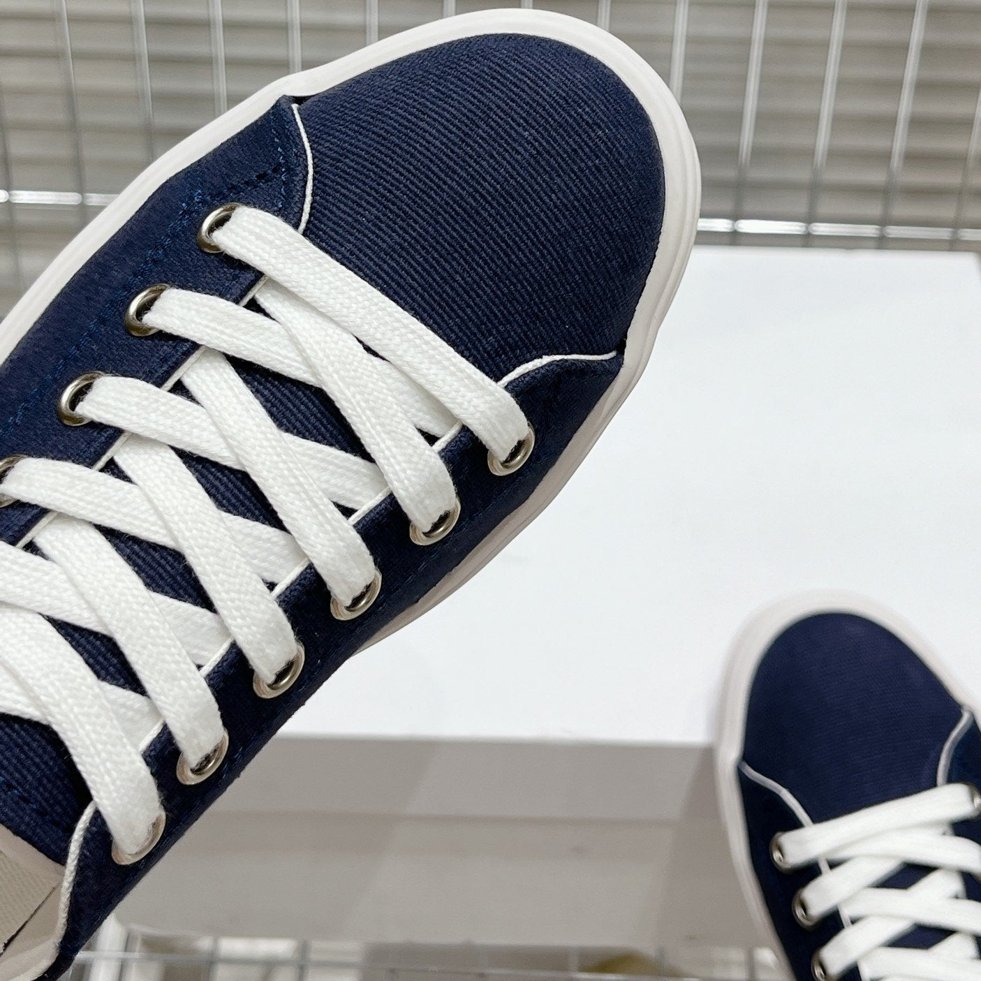 JANE SNEAKERS LOW LACE-UP WITH TRIOMPHE PATCH IN CANVAS AND CALFSKIN NAVY/WHITE LOGO