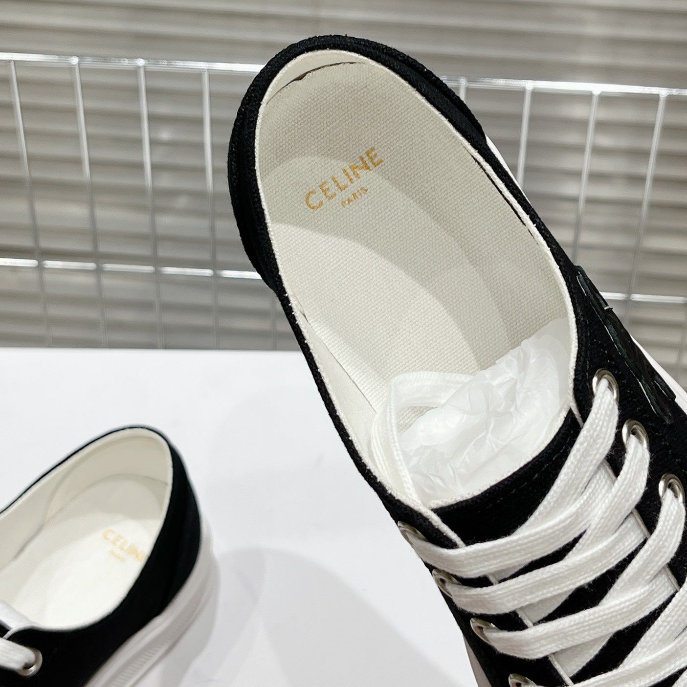 JANE SNEAKERS LOW LACE-UP WITH TRIOMPHE PATCH IN CANVAS AND CALFSKIN BLACK LOGO