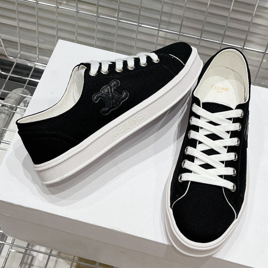 JANE SNEAKERS LOW LACE-UP WITH TRIOMPHE PATCH IN CANVAS AND CALFSKIN BLACK LOGO