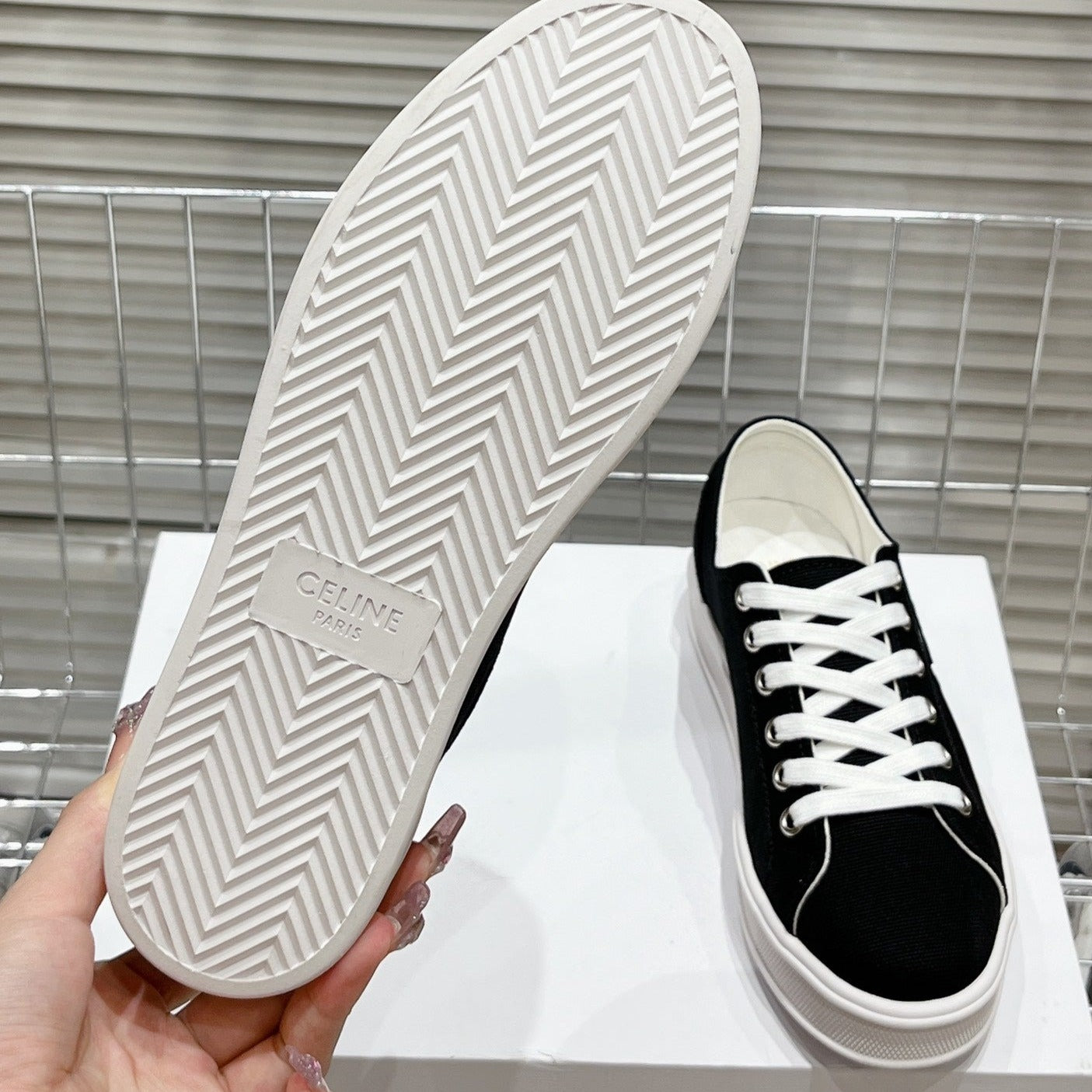 JANE SNEAKERS LOW LACE-UP WITH TRIOMPHE PATCH IN CANVAS AND CALFSKIN BLACK LOGO