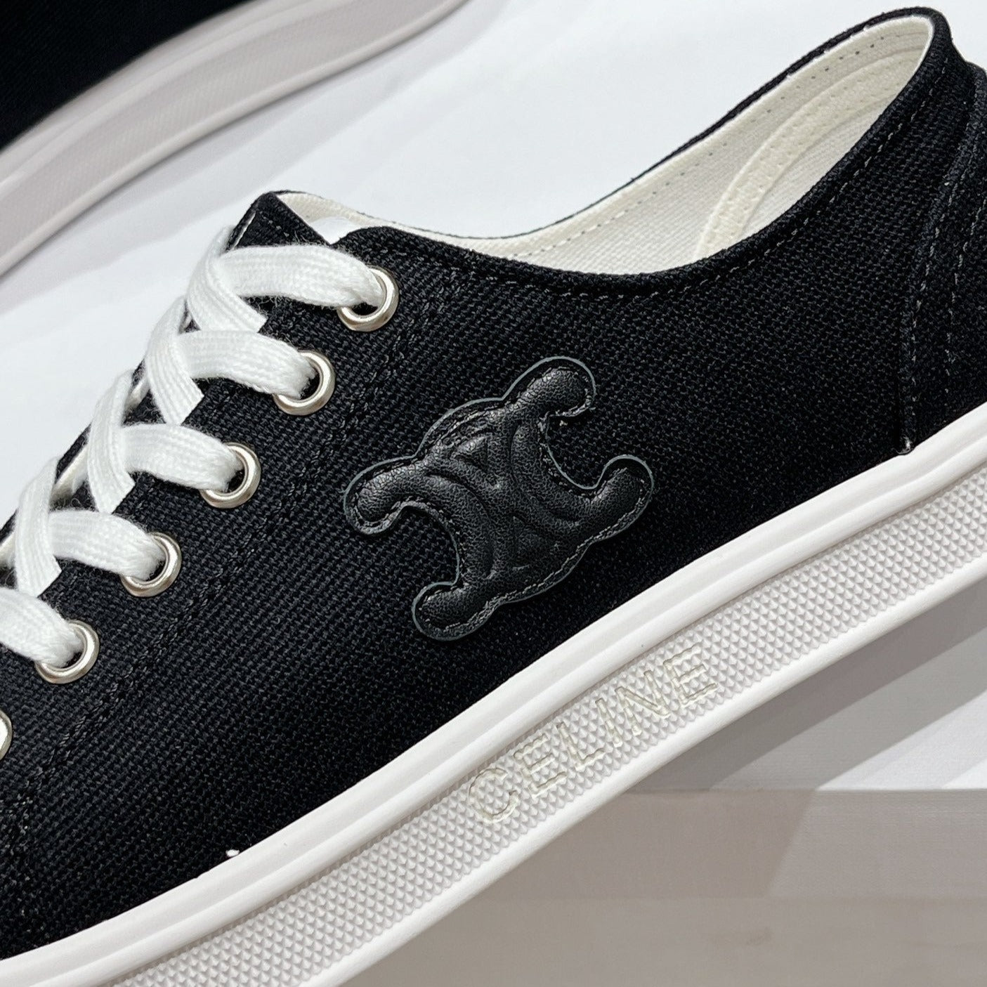 JANE SNEAKERS LOW LACE-UP WITH TRIOMPHE PATCH IN CANVAS AND CALFSKIN BLACK LOGO