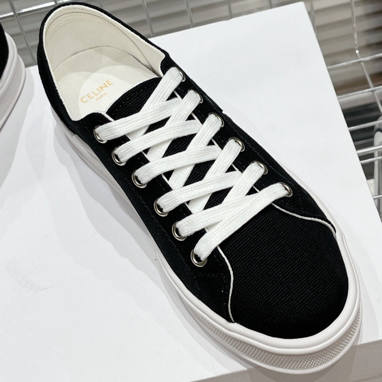 JANE SNEAKERS LOW LACE-UP WITH TRIOMPHE PATCH IN CANVAS AND CALFSKIN BLACK LOGO