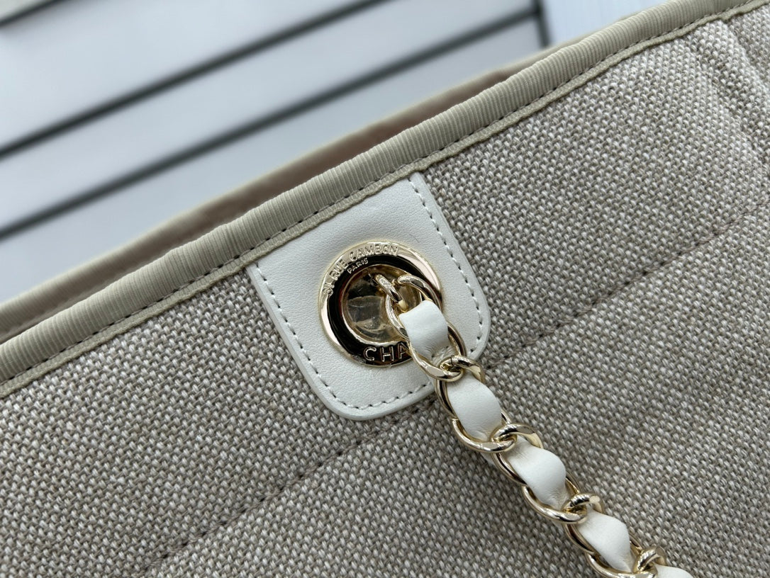 CC Deauville Tweed Bag 33x24x14.5cm White Leather Gold Hardware 30