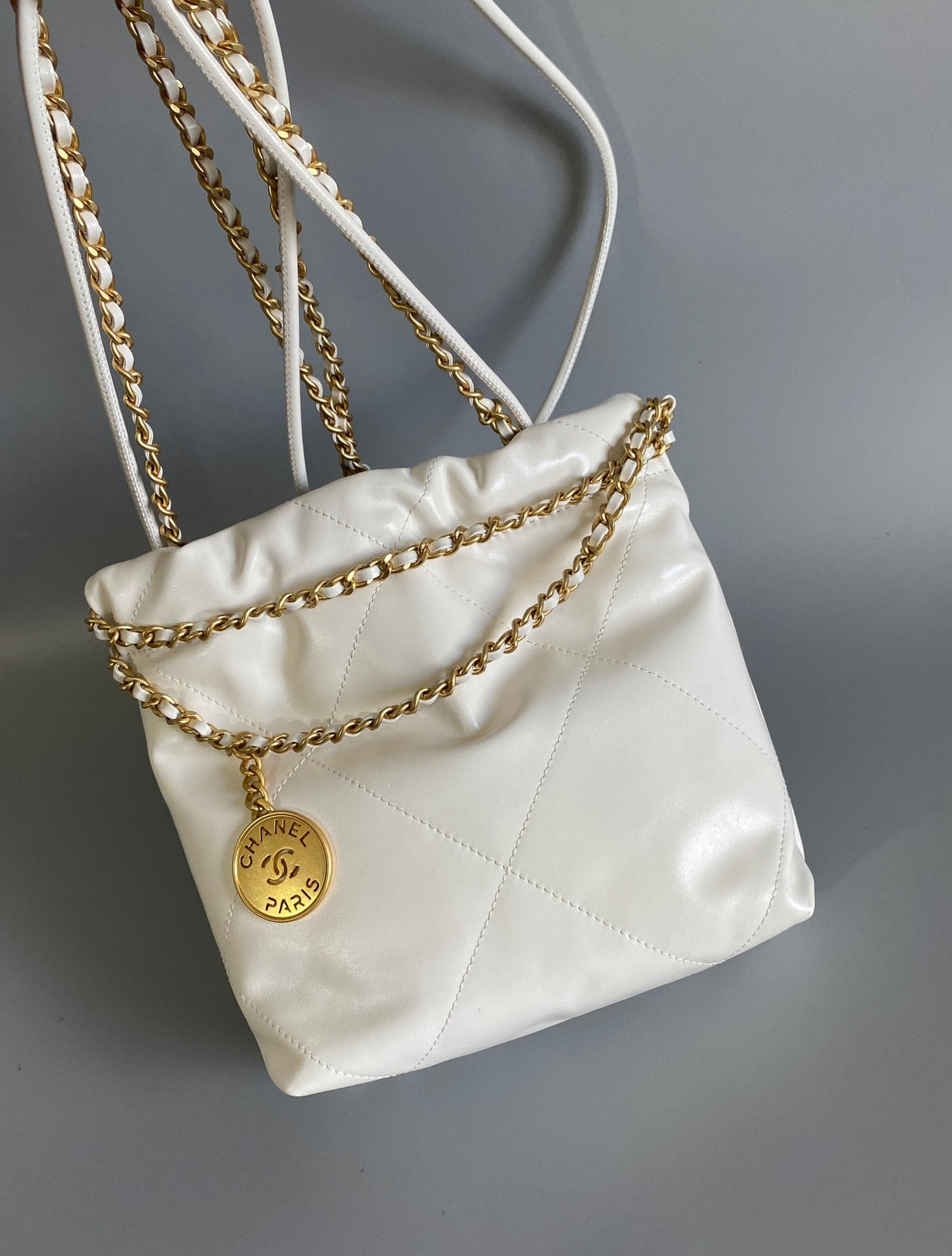 CC HOBO MINI 20CM WHITE LAMBSKIN GHW