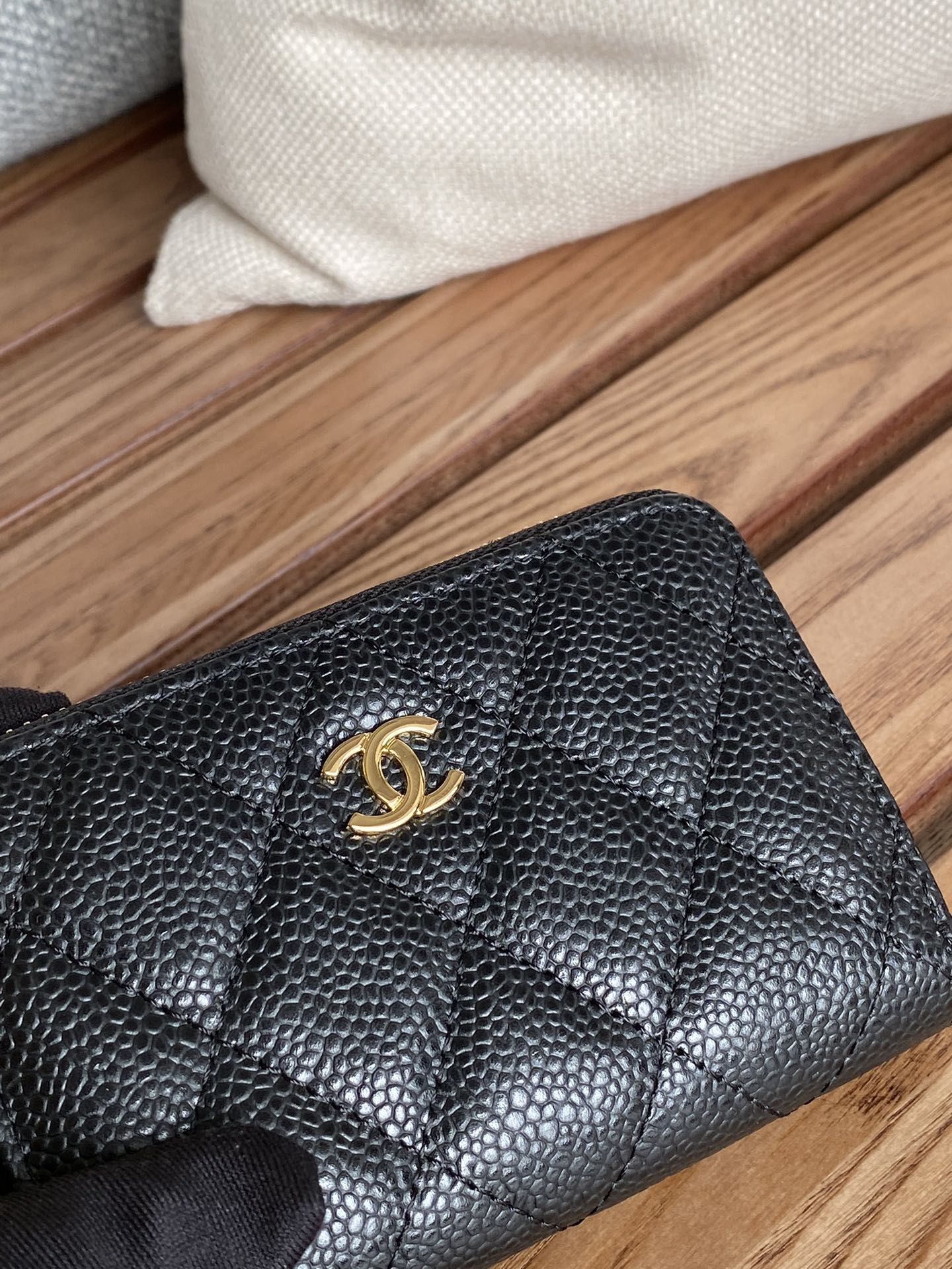 cc zipped wallet 7.5cm black caviar gold hardware