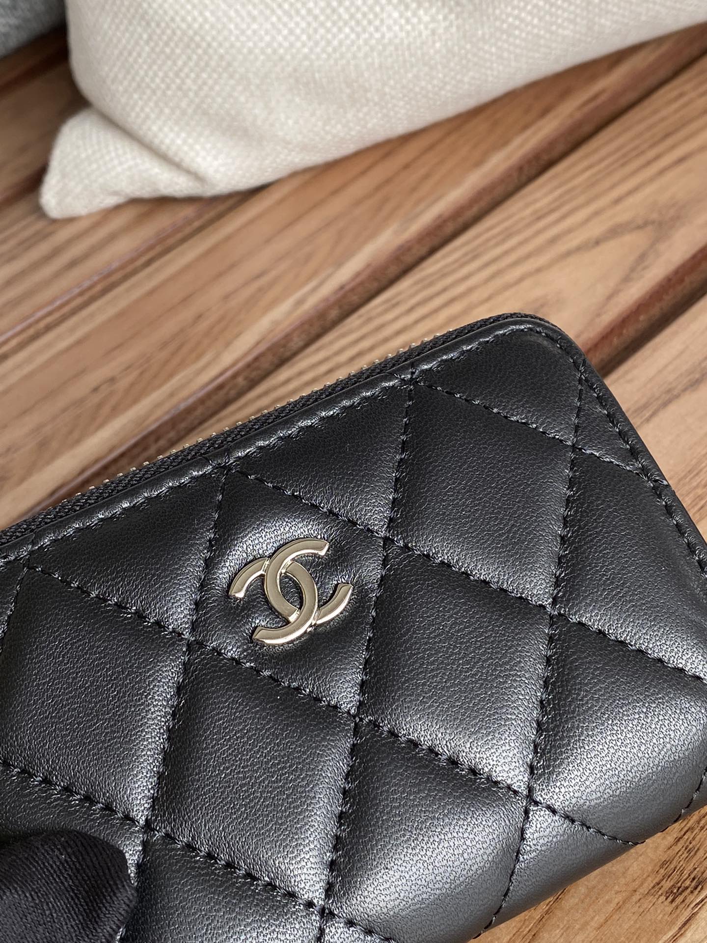 cc zipped wallet 7.5 cm black calfskin silver hardware