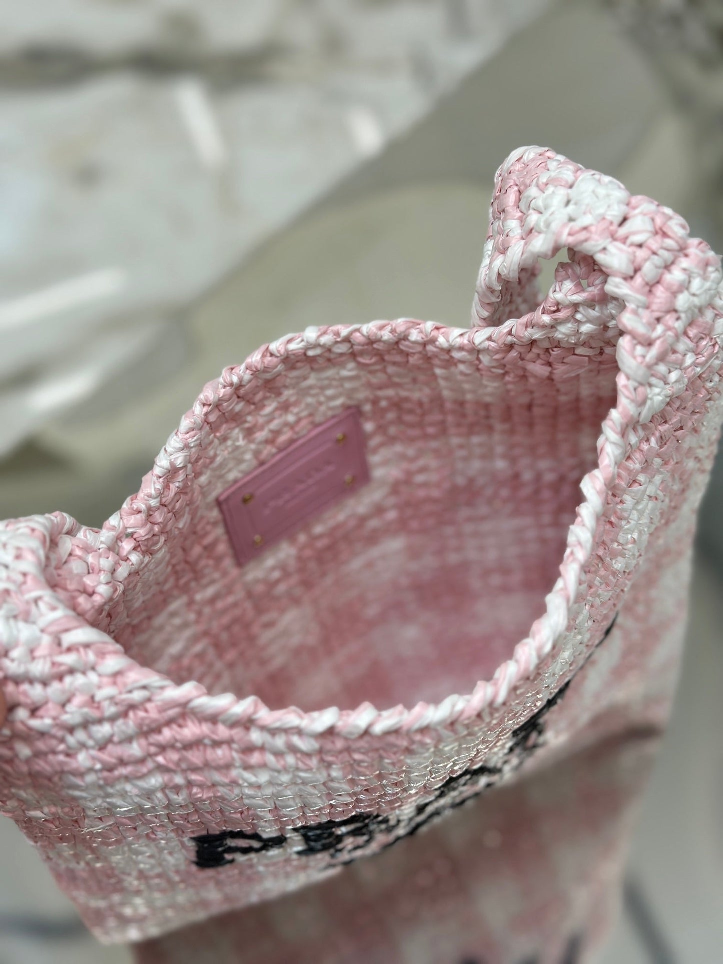 SMALL TOTE BAG 29 IN PINK MIX WHITE AND BLACK WOVEN RAFFIA