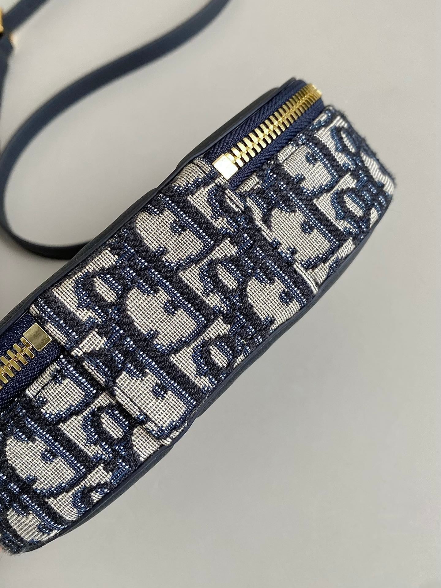 SIGNATURE 18 OVAL BAG IN BLUE OBLIQUE JACQUARD