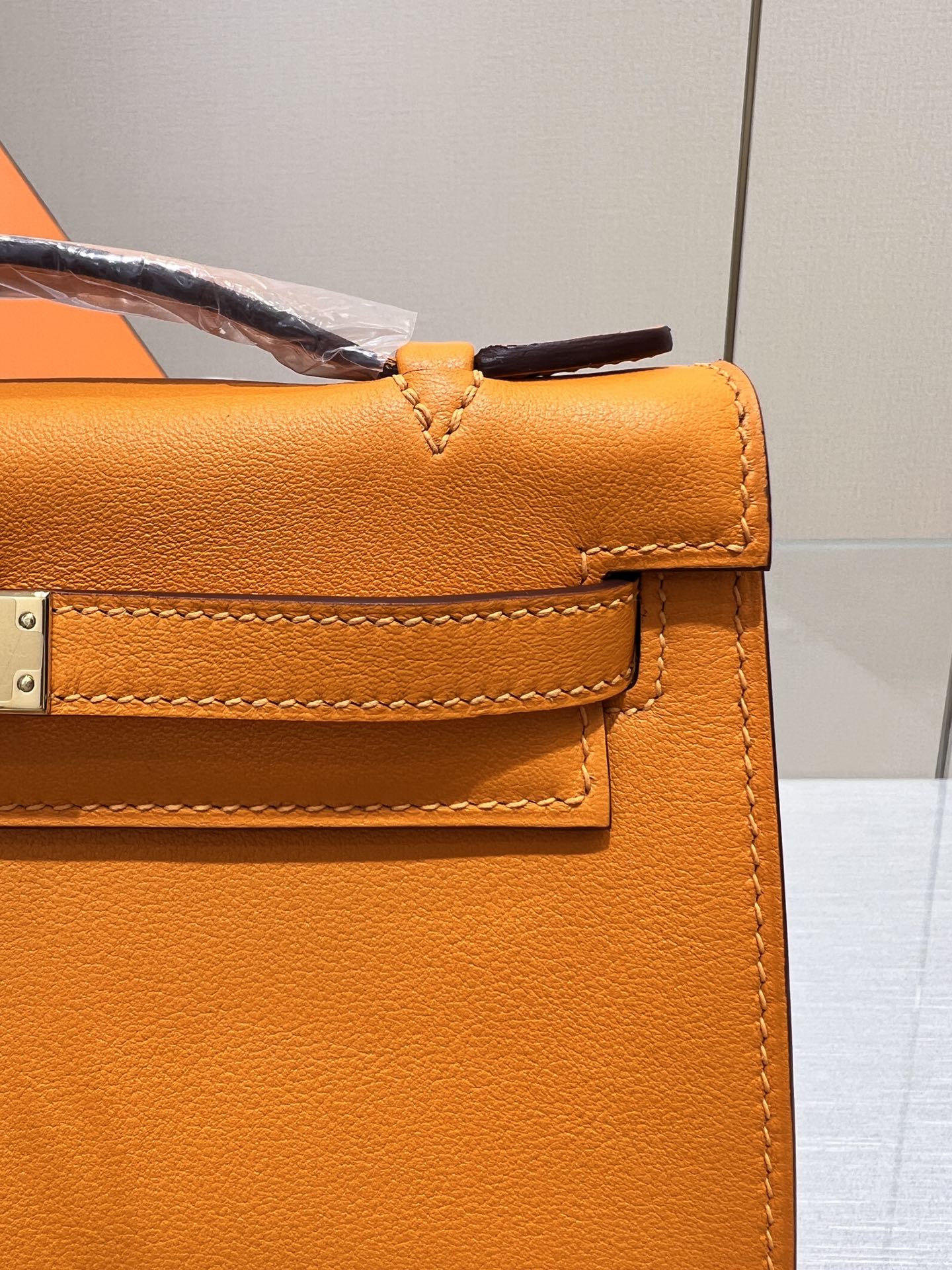 HM KELLY POCHETTE 22CM ORANGE SWIFT GOLD HARDWARE