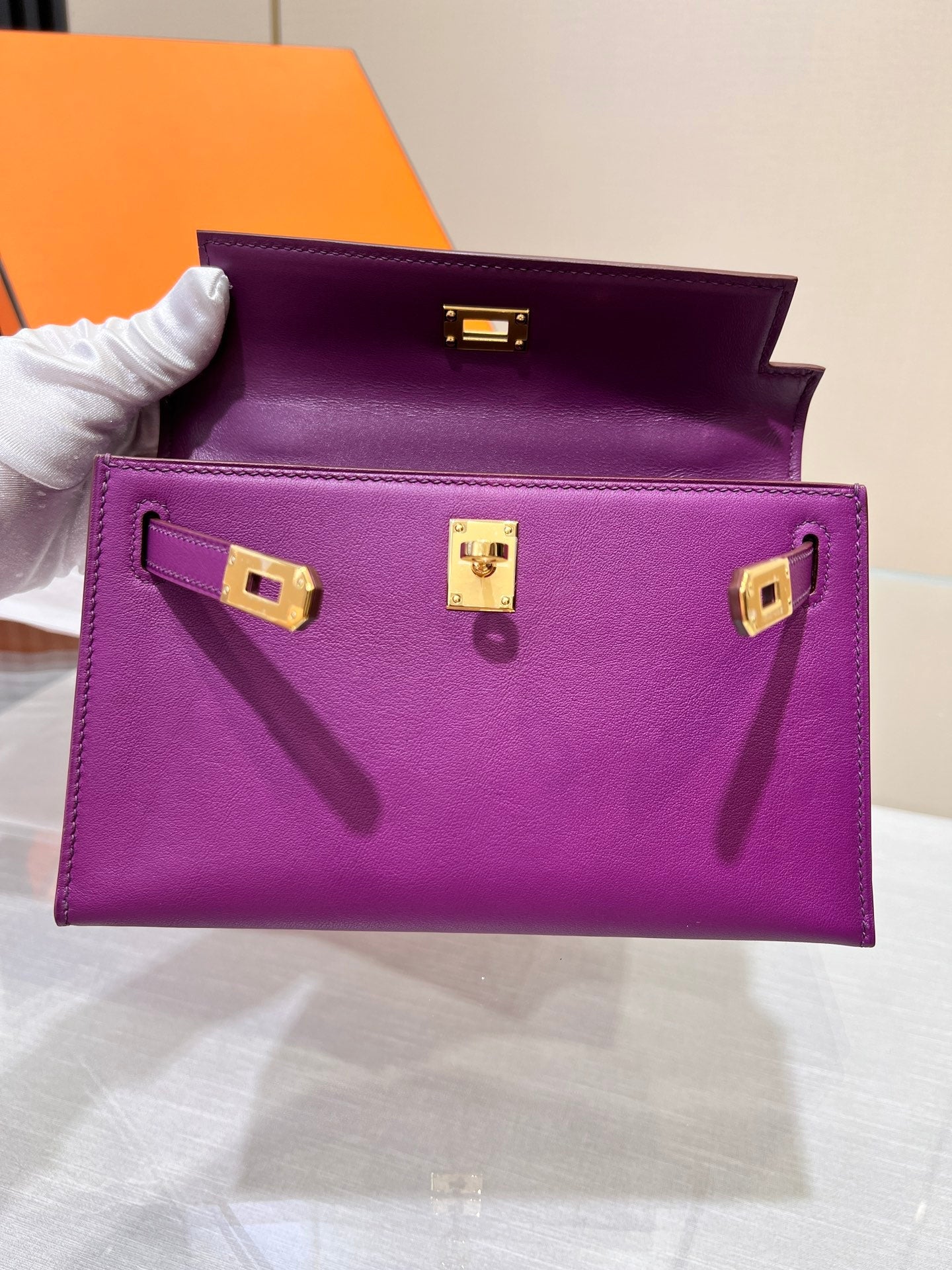 HM KELLY POCHETTE 22CM PURPLE SWIFT GOLD HARDWARE