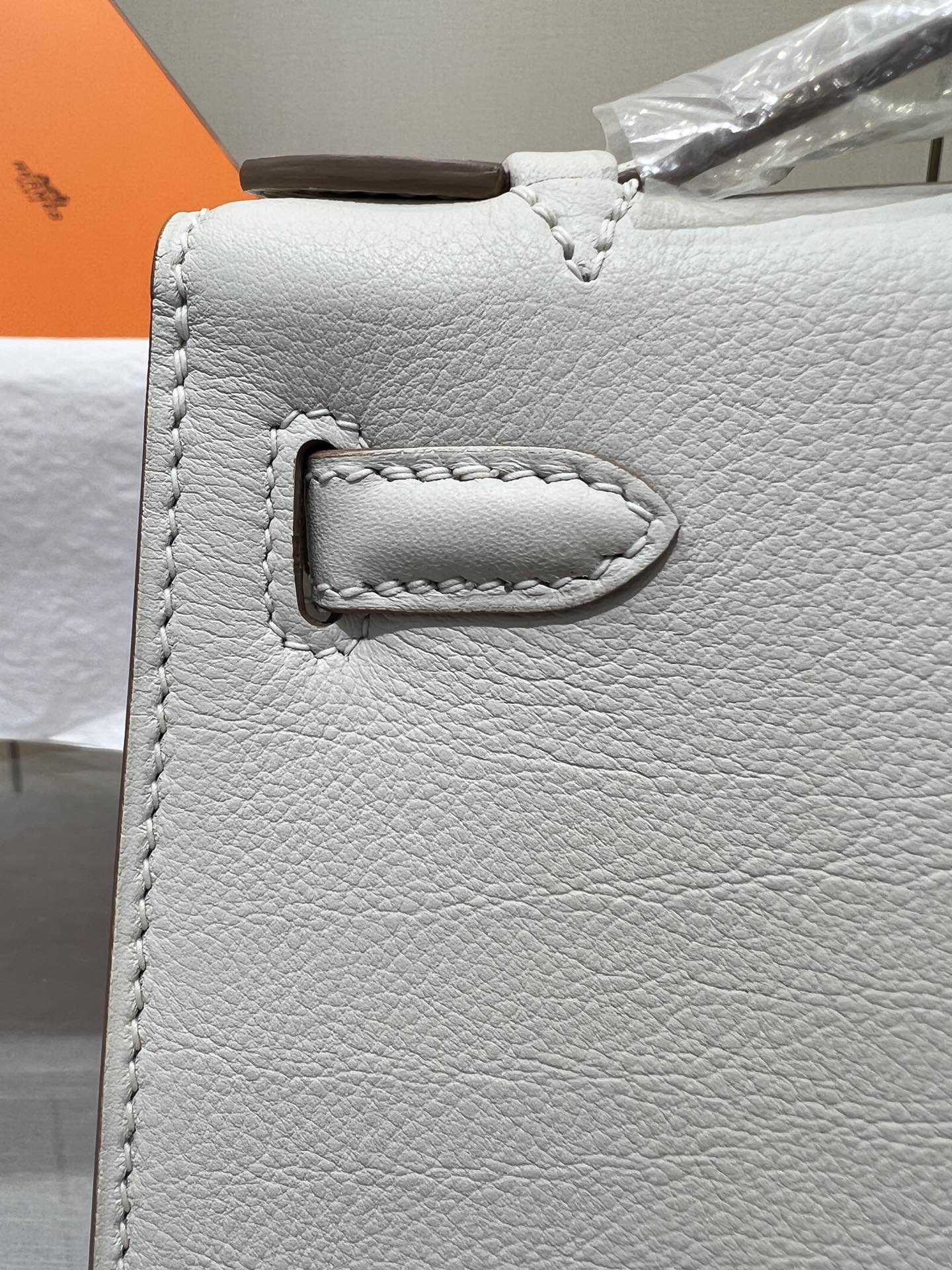 HM KELLY POCHETTE 22CM WHITE SWIFT SILVER HARDWARE