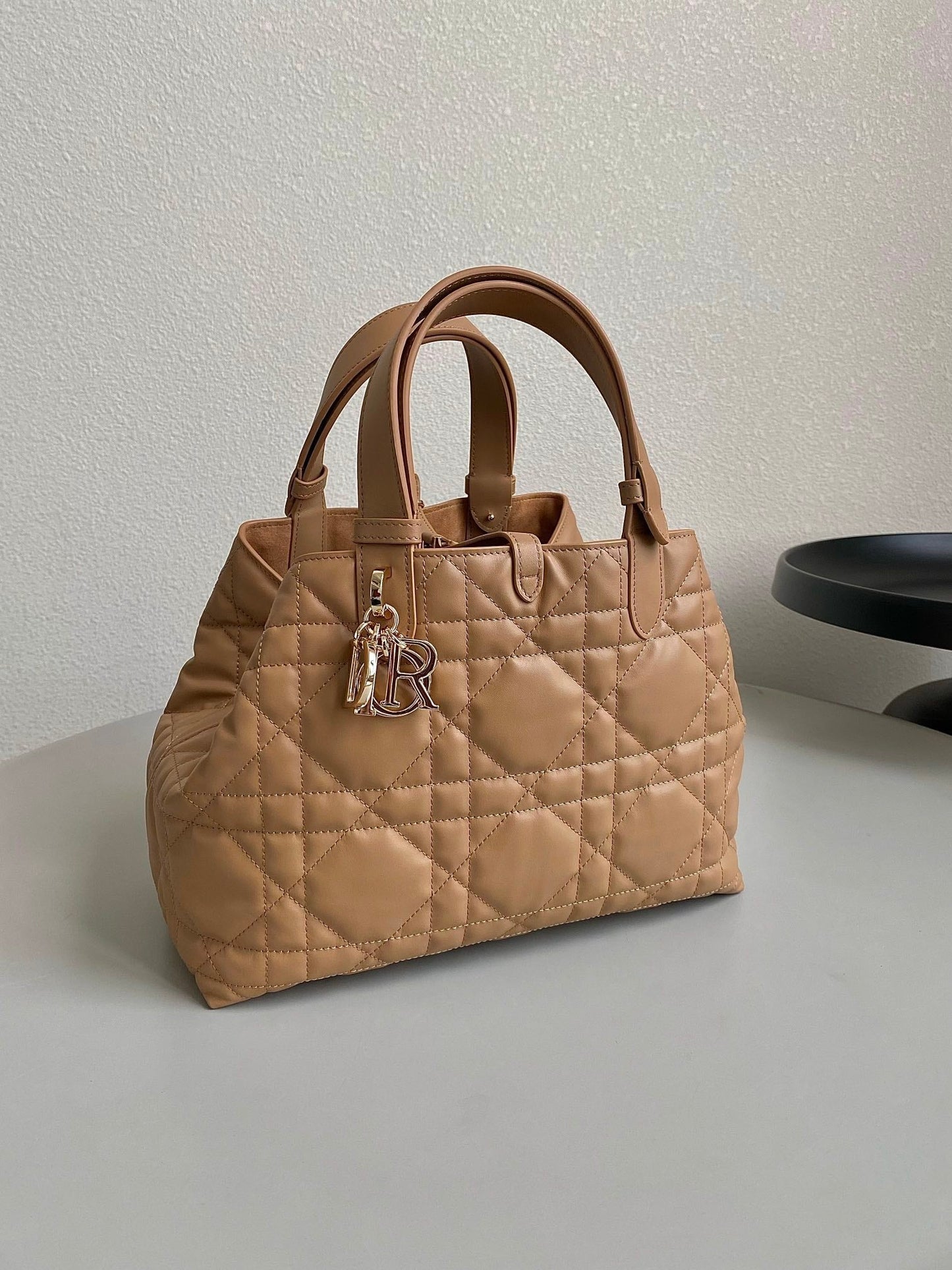 TOUJOURS 28 BAG IN CAMEL BEIGE LAMBSKIN