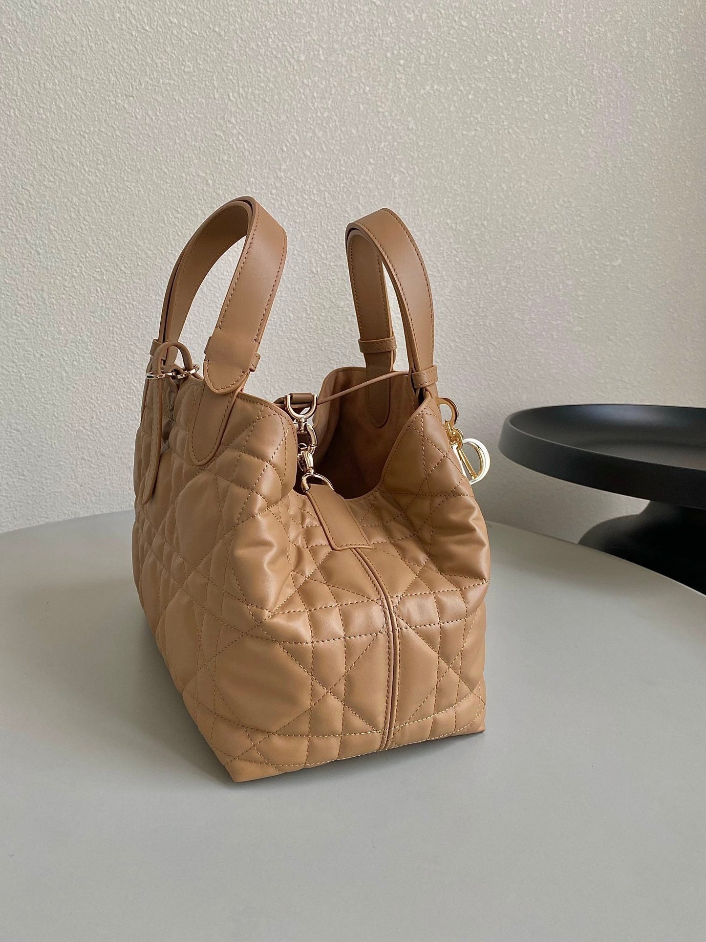 TOUJOURS 28 BAG IN CAMEL BEIGE LAMBSKIN