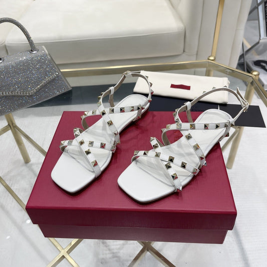 Rockstud 1cm Square Toe White Leather Sandals