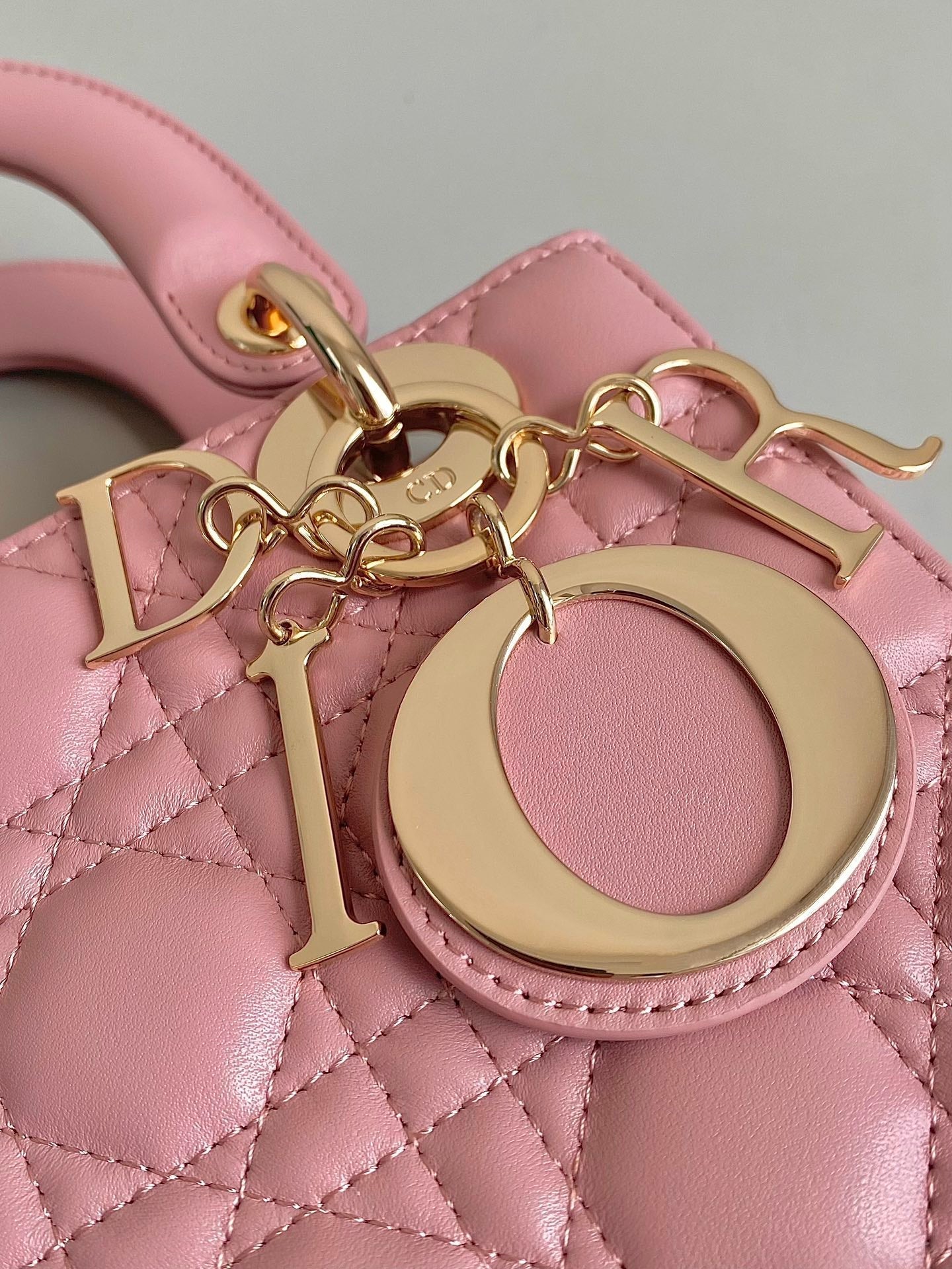 SMALL LADY 20 POWDER PINK LAMBSKIN