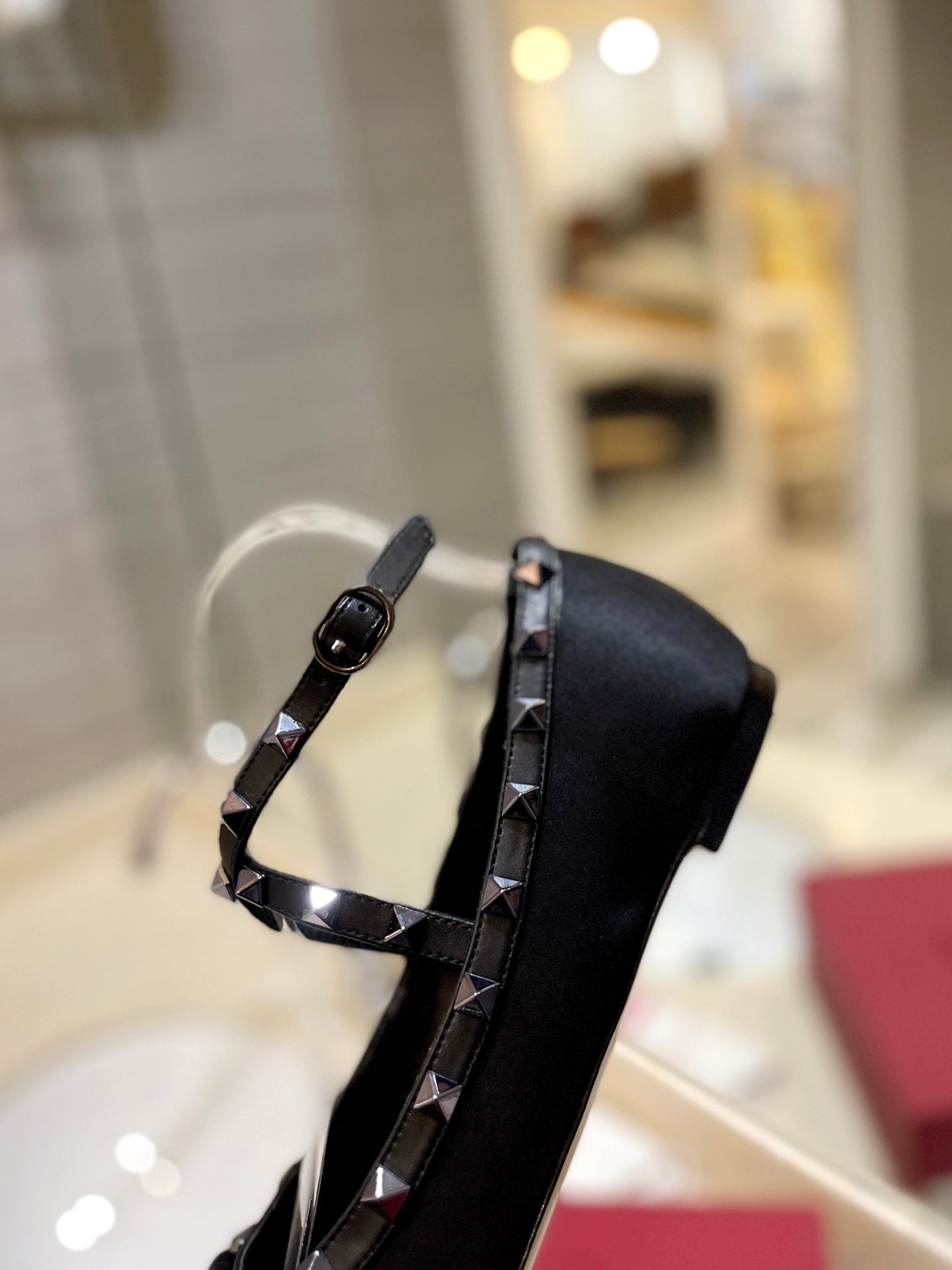 ROCKSTUD PATENT BLACK LEATHER BALLERINA