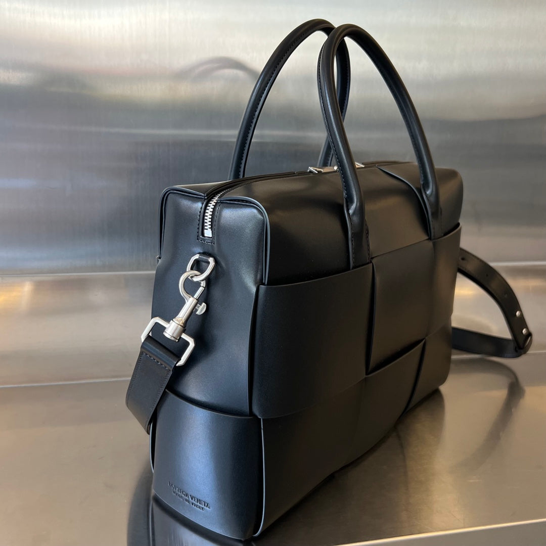 ARCO 36 BAG IN BLACK LAMBSKIN