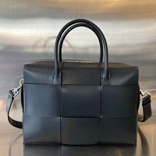 ARCO 36 BAG IN BLACK LAMBSKIN