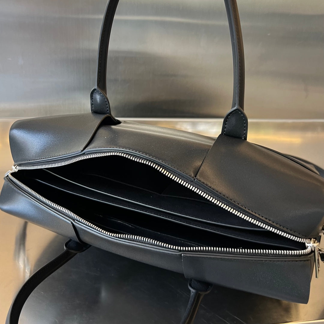 ARCO 36 BAG IN BLACK LAMBSKIN