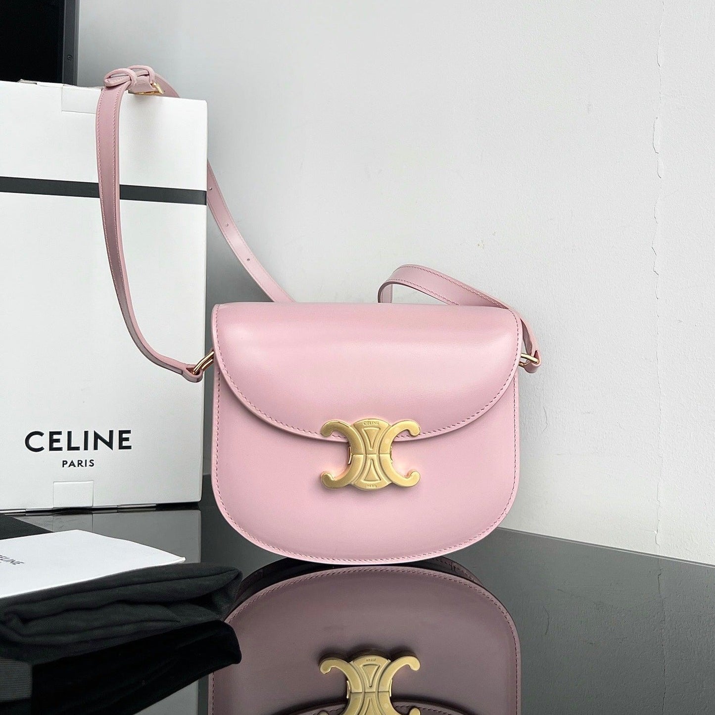 TRIOMPHE SHINY CALFSKIN HANDBAG 18 PINK PASTEL