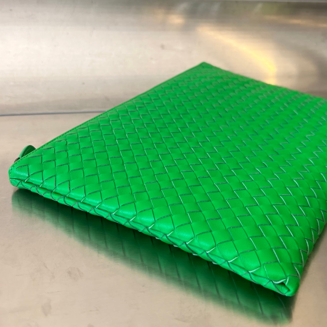 INTRECCIATO 30 IN EMERALD GREEN LAMBSKIN