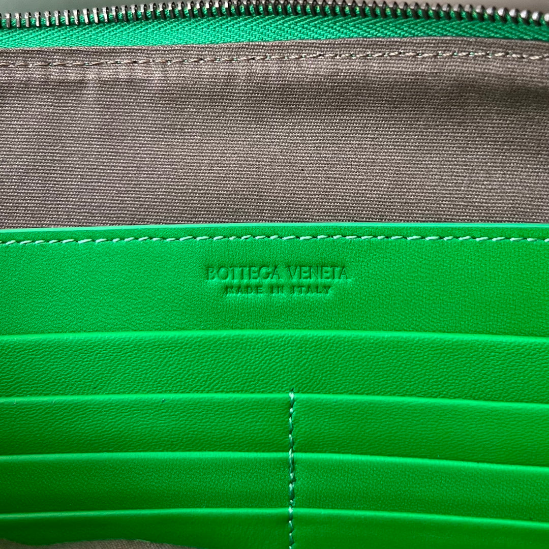 INTRECCIATO 30 IN EMERALD GREEN LAMBSKIN