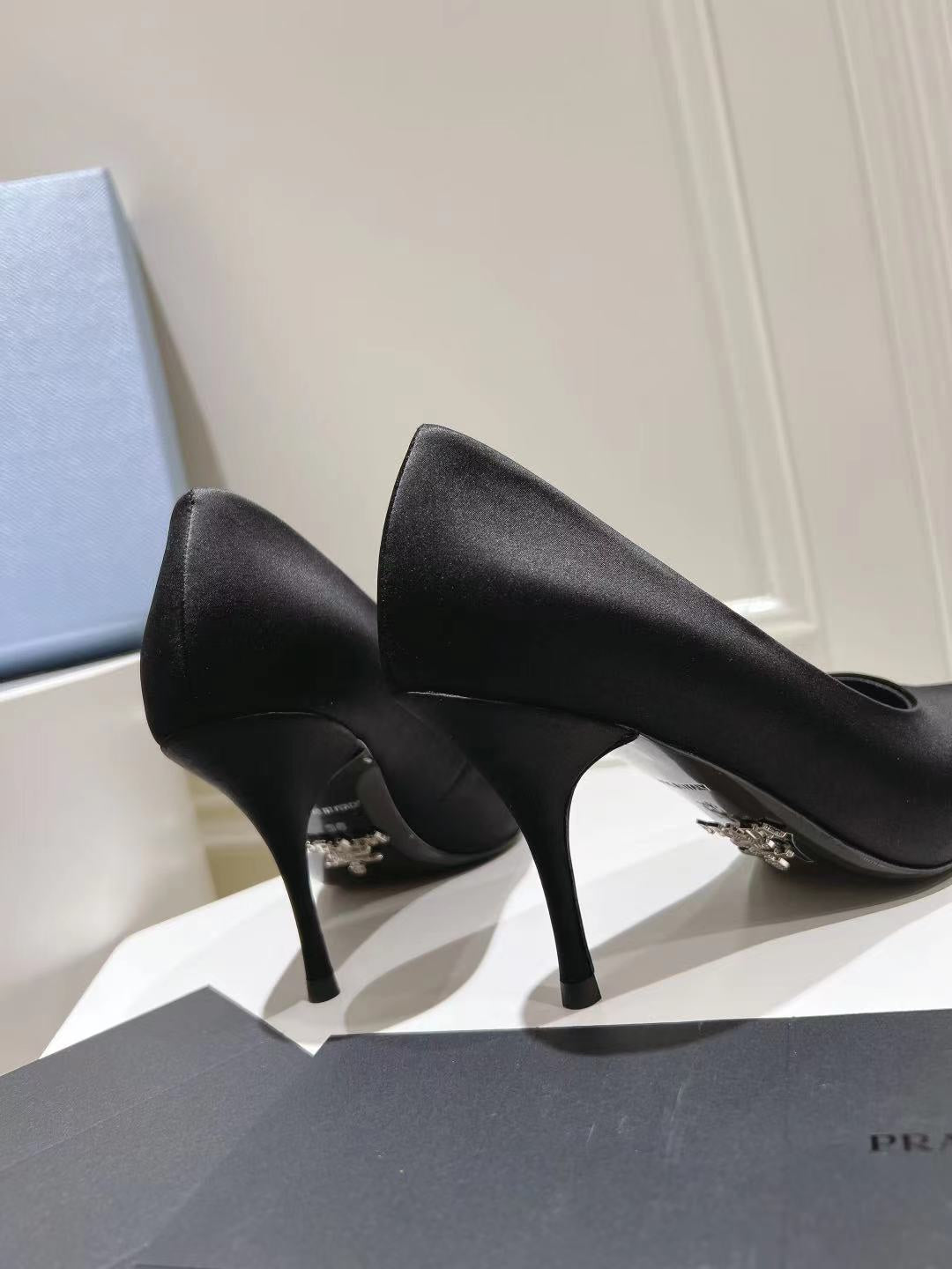 PRA BASIC HIGH-HEELED BLACK SATIN