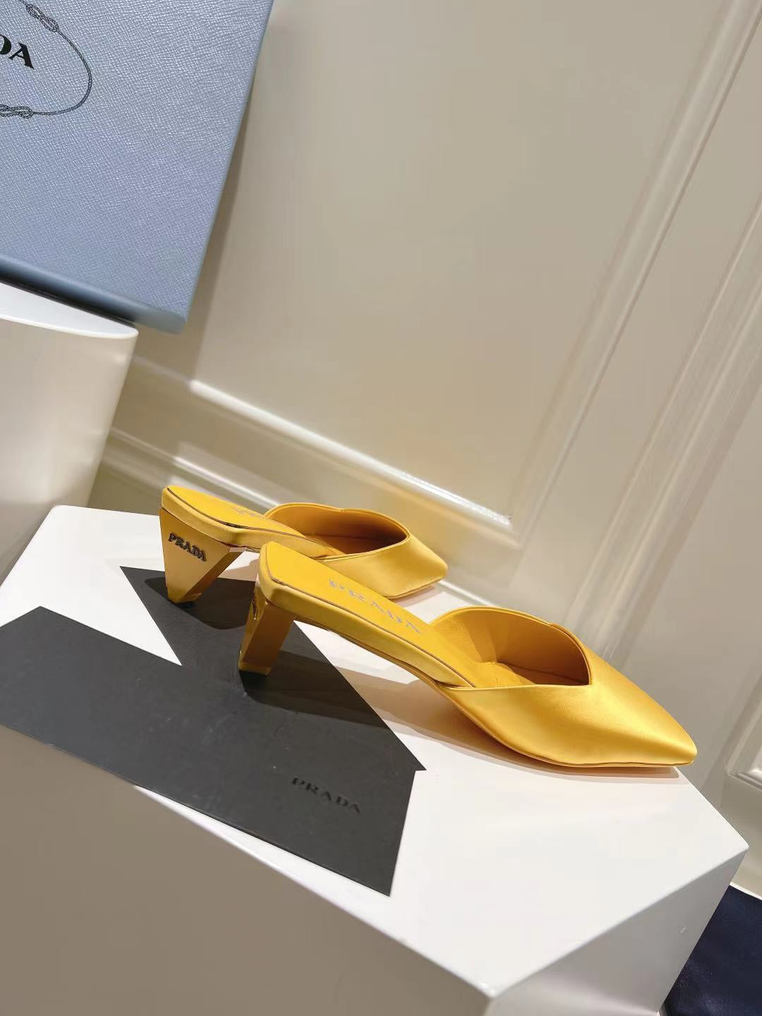 PRA SQUARE TOE MULES YELLOW SATIN