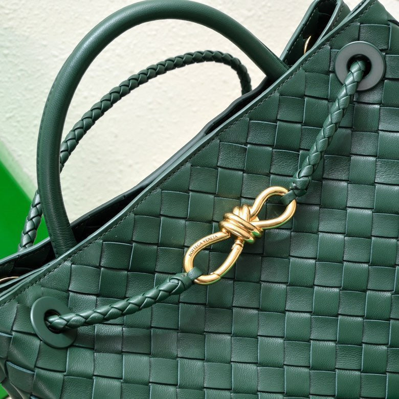 bv medium andiamo 32 dark green lambskin