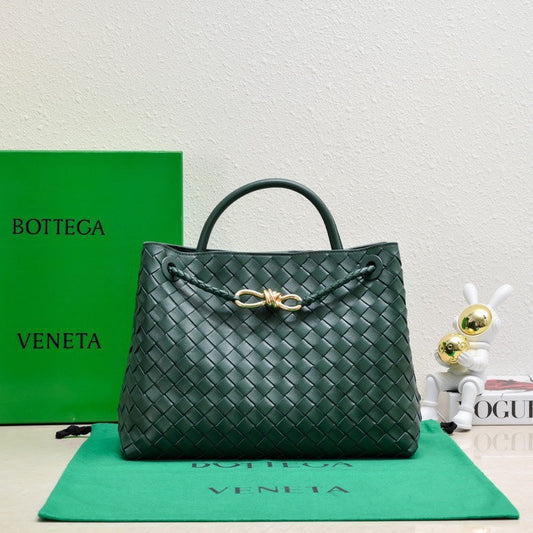 bv medium andiamo 32 dark green lambskin